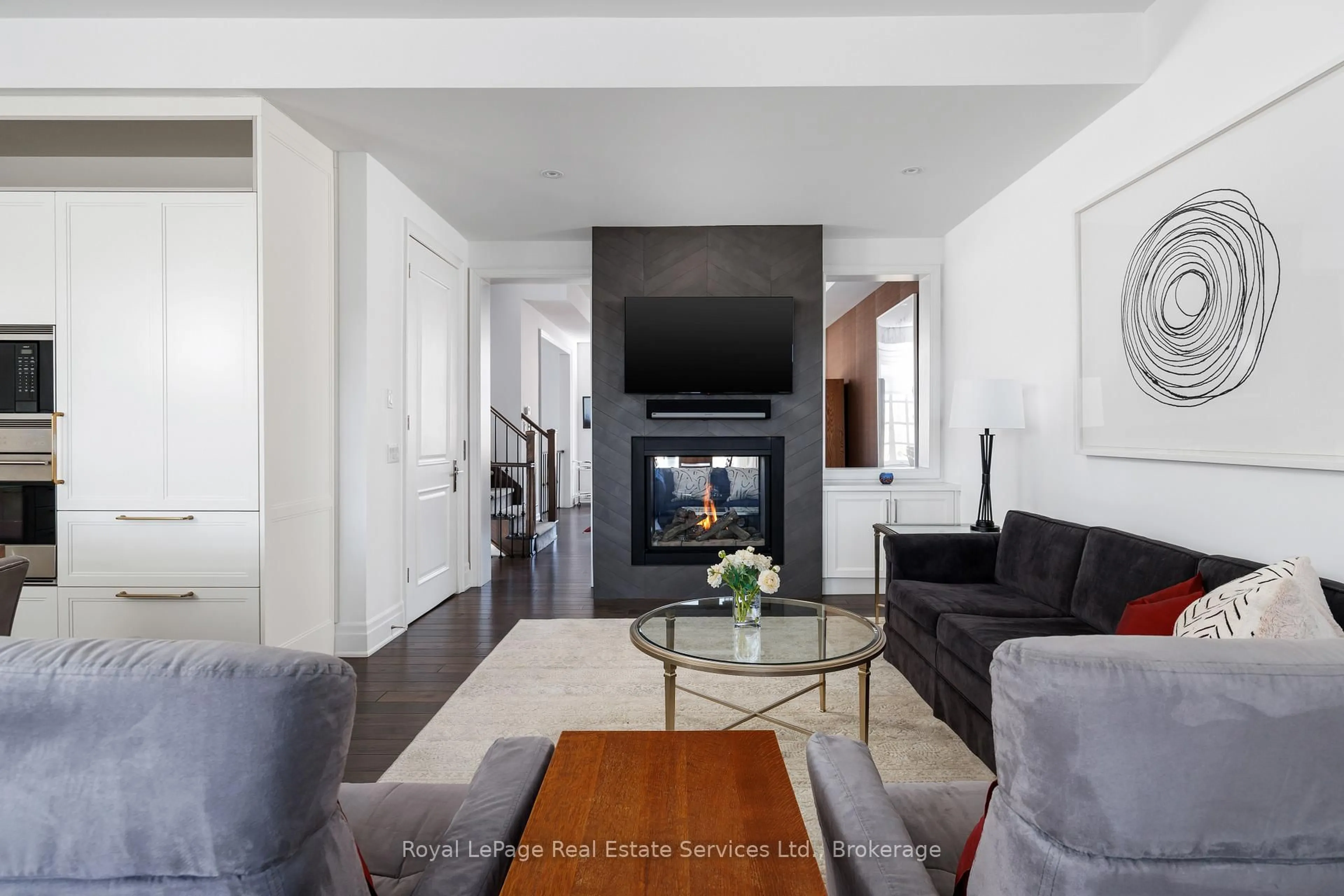 Living room with furniture, unknown for 214 Dorval Dr, Oakville Ontario L6K 0H3