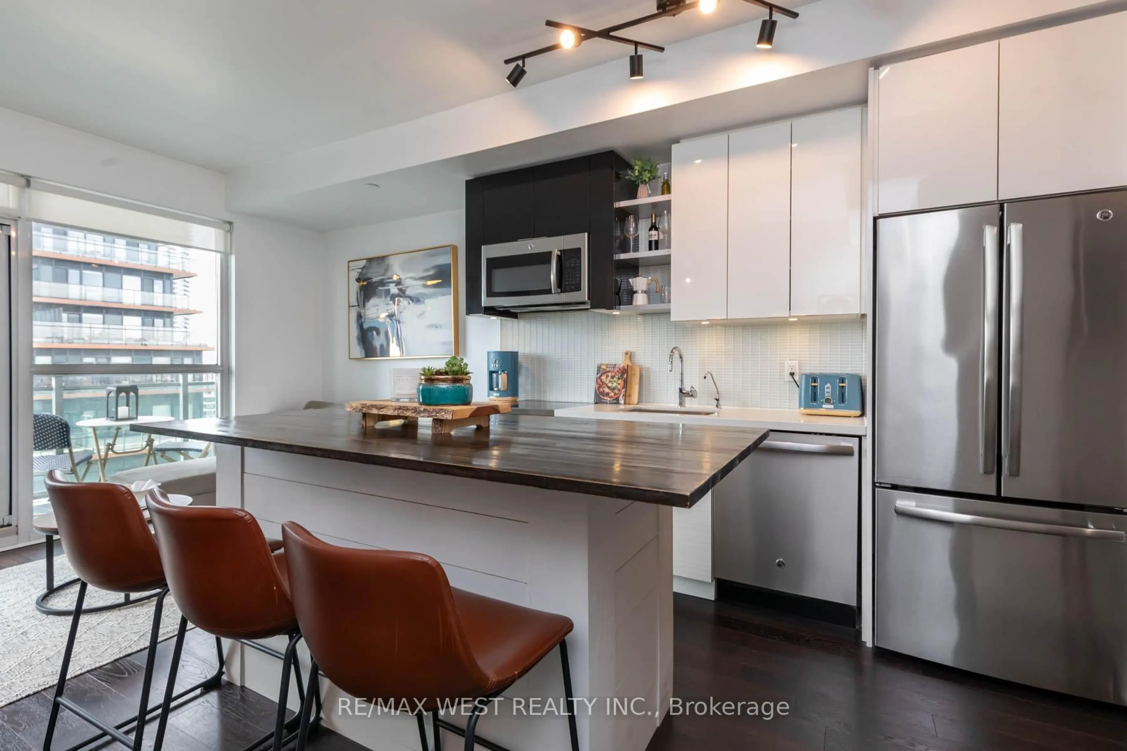 Open concept kitchen, unknown for 33 Shore Breeze Dr #802, Toronto Ontario M8V 1A1