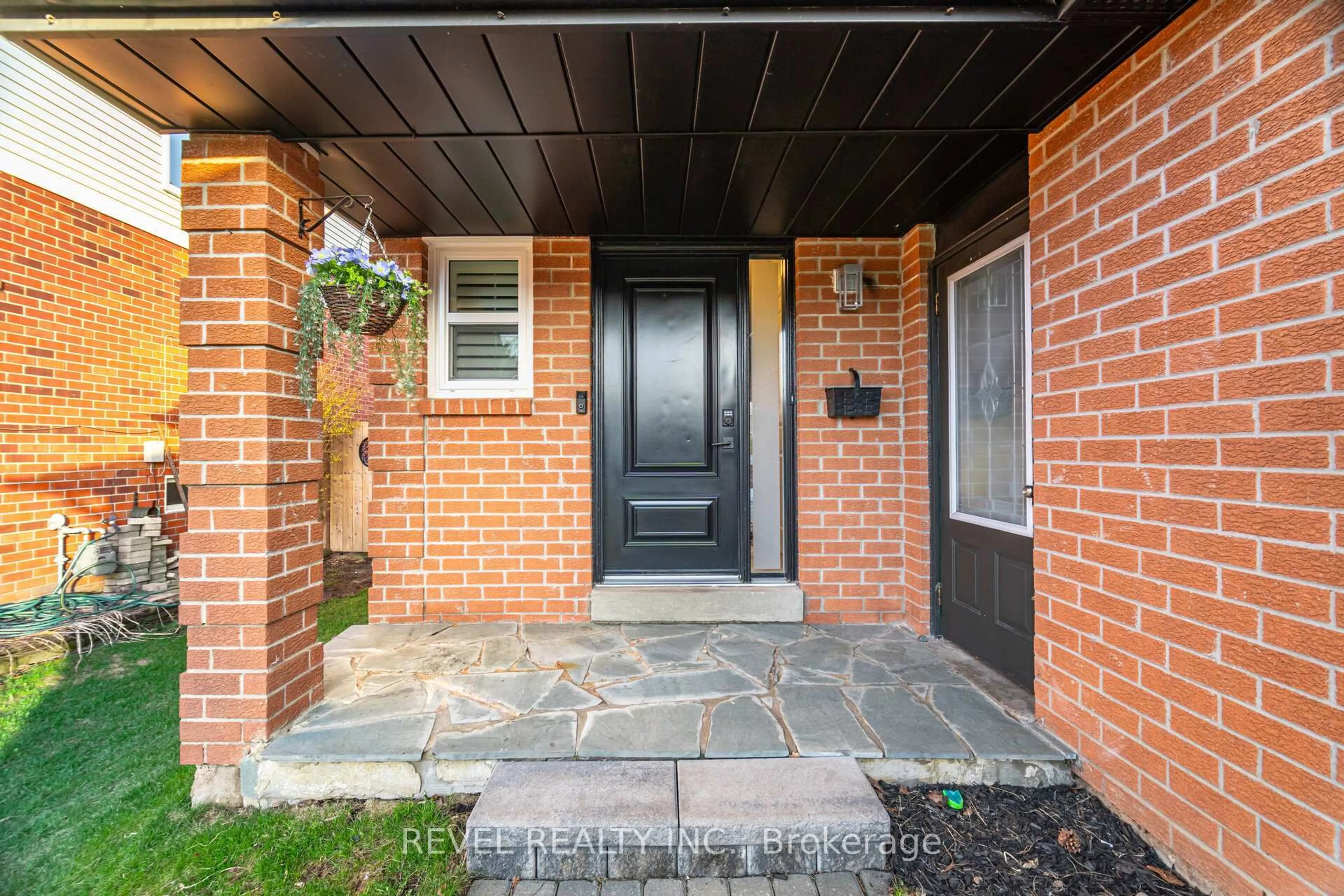 Home with brick exterior material, street for 477 Bell St, Milton Ontario L9T 4R6