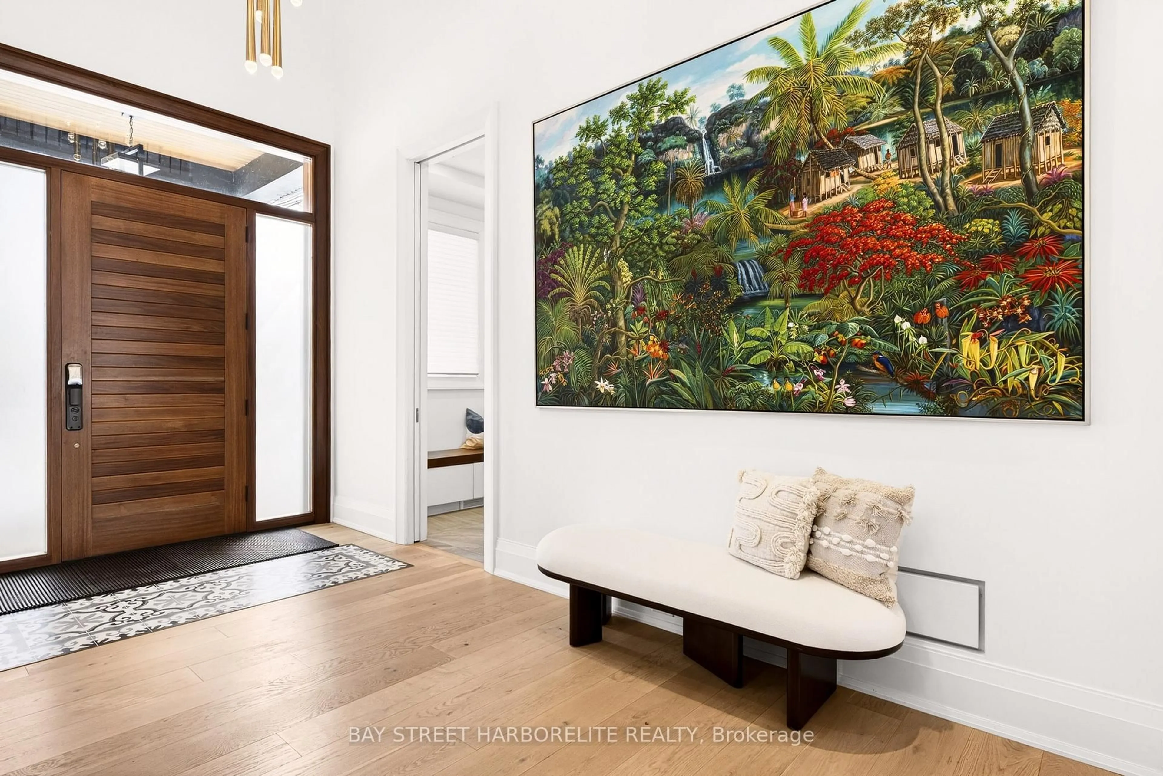 Indoor entryway for 1261 Pinegrove Rd, Oakville Ontario L6L 2W8