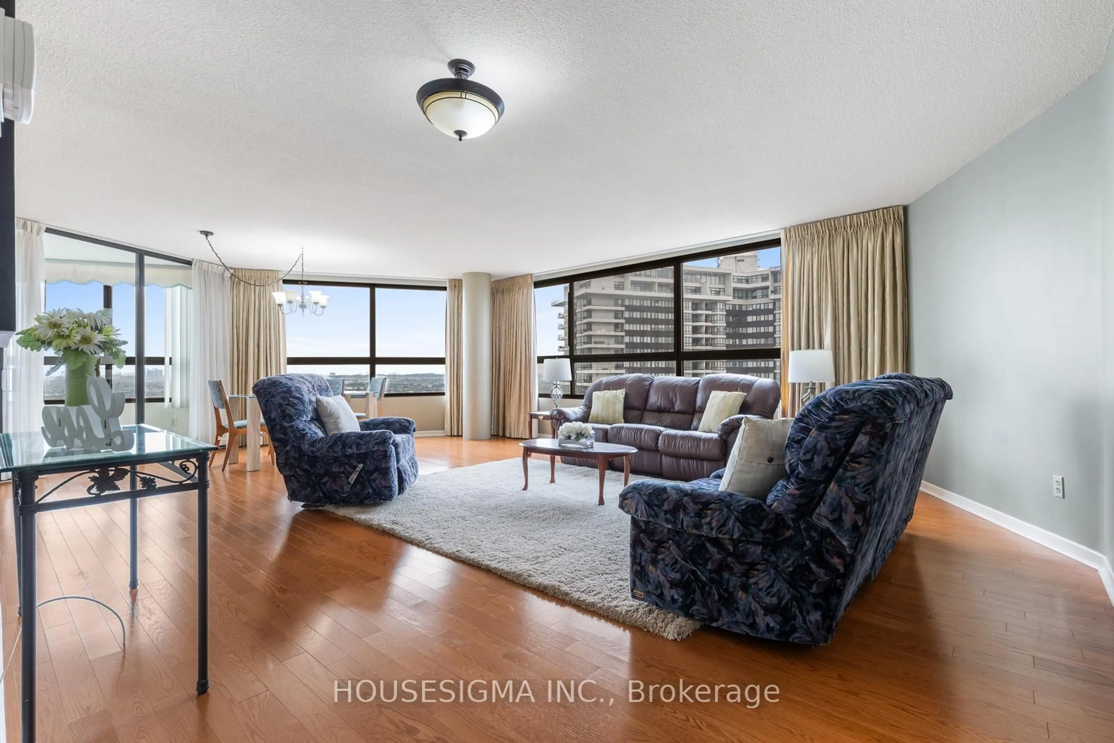 Living room with furniture, unknown for 1300 Bloor St #2010, Mississauga Ontario L4Y 3Z2