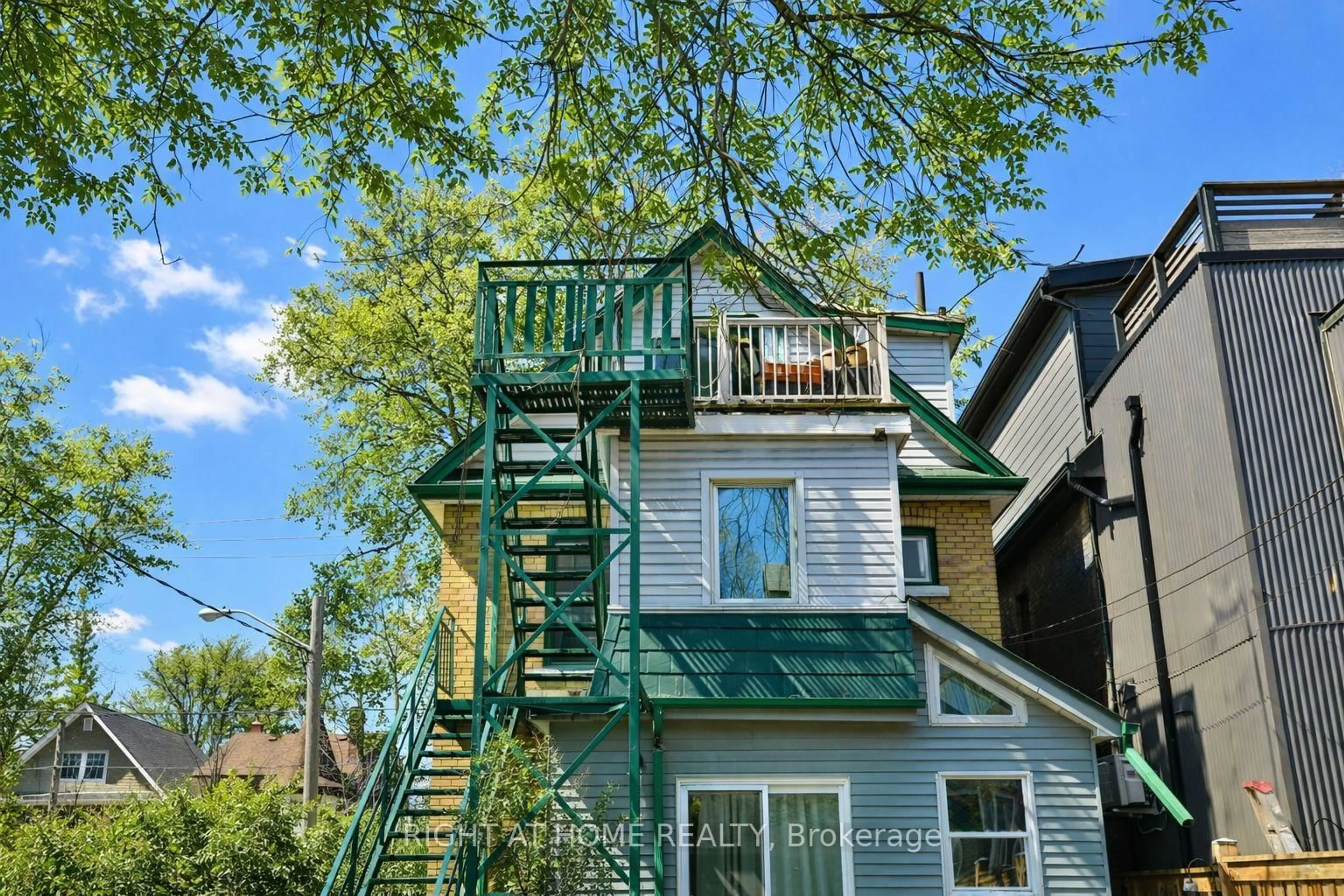 Stairs for 341 Sunnyside Ave, Toronto Ontario M6R 2R7