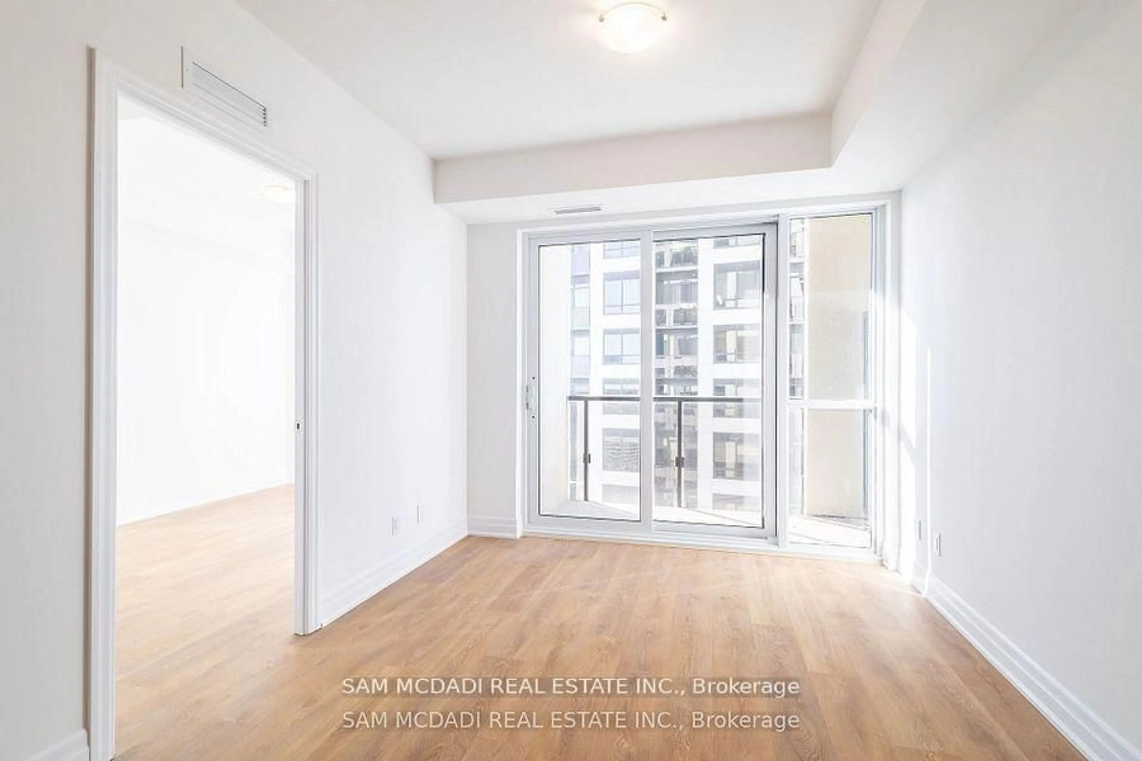 A pic of a room for 30 Elm Dr #2709, Mississauga Ontario L5B 0N6