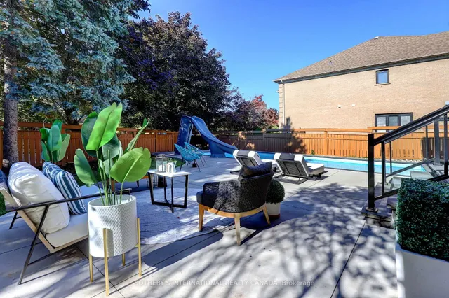 1939 Calgary Crt, Mississauga 4