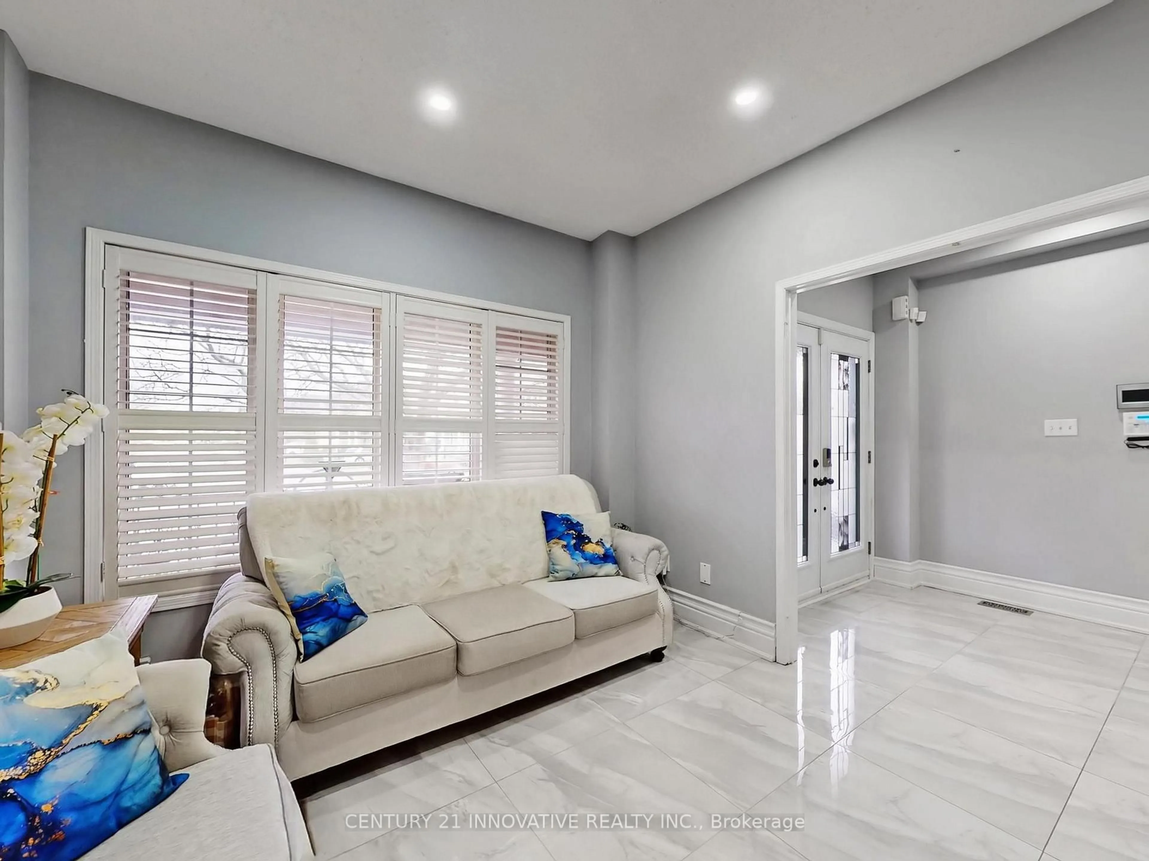 Living room with furniture, ceramic/tile floor for 9 Heatherdale Dr, Brampton Ontario L7A 2H6