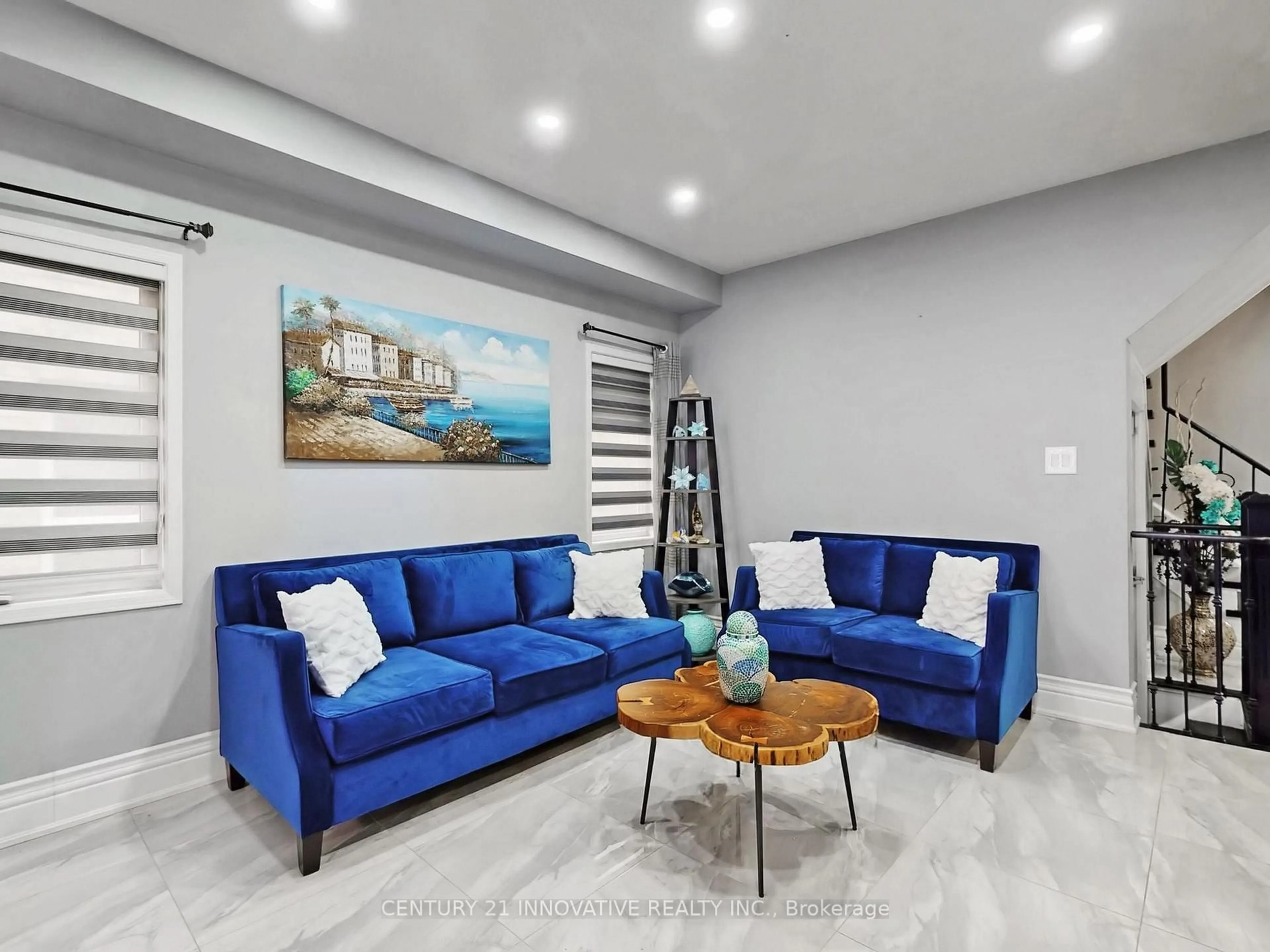 Living room with furniture, unknown for 9 Heatherdale Dr, Brampton Ontario L7A 2H6