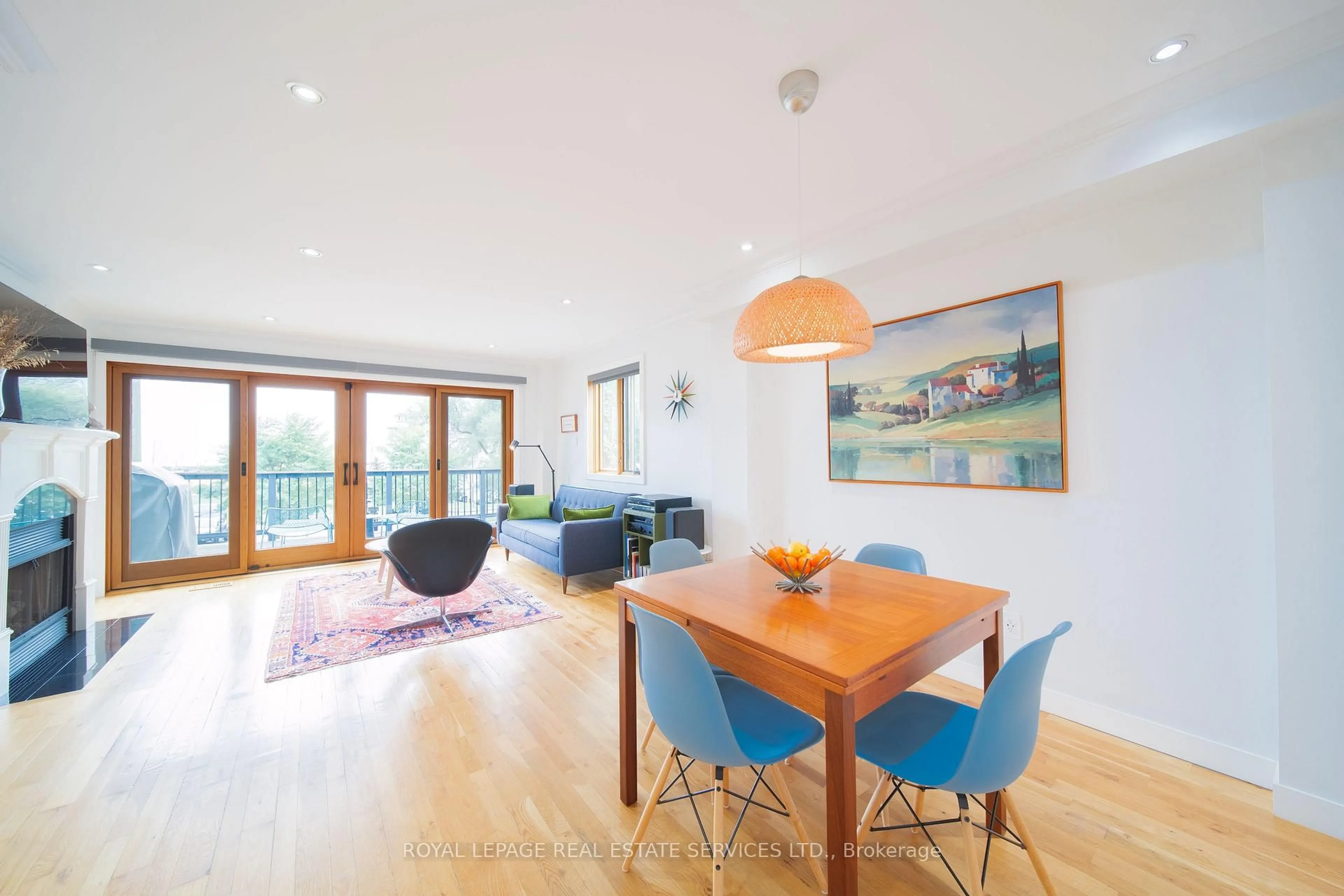 Dining room, wood/laminate floor for 2331 Ontario St, Oakville Ontario L6L 1A5