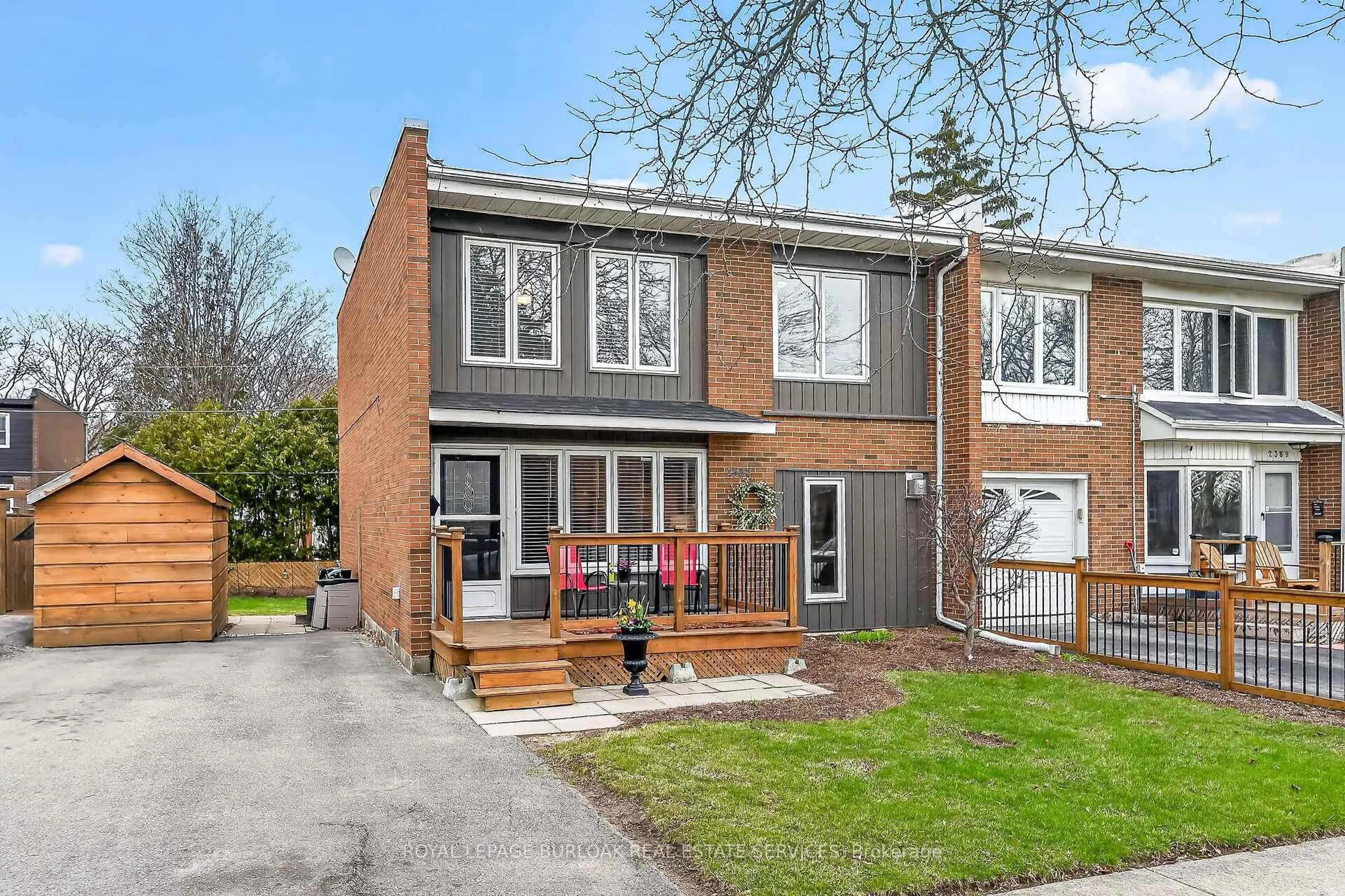 Home with brick exterior material, street for 2387 Maryvale Crt, Burlington Ontario L7P 2P1