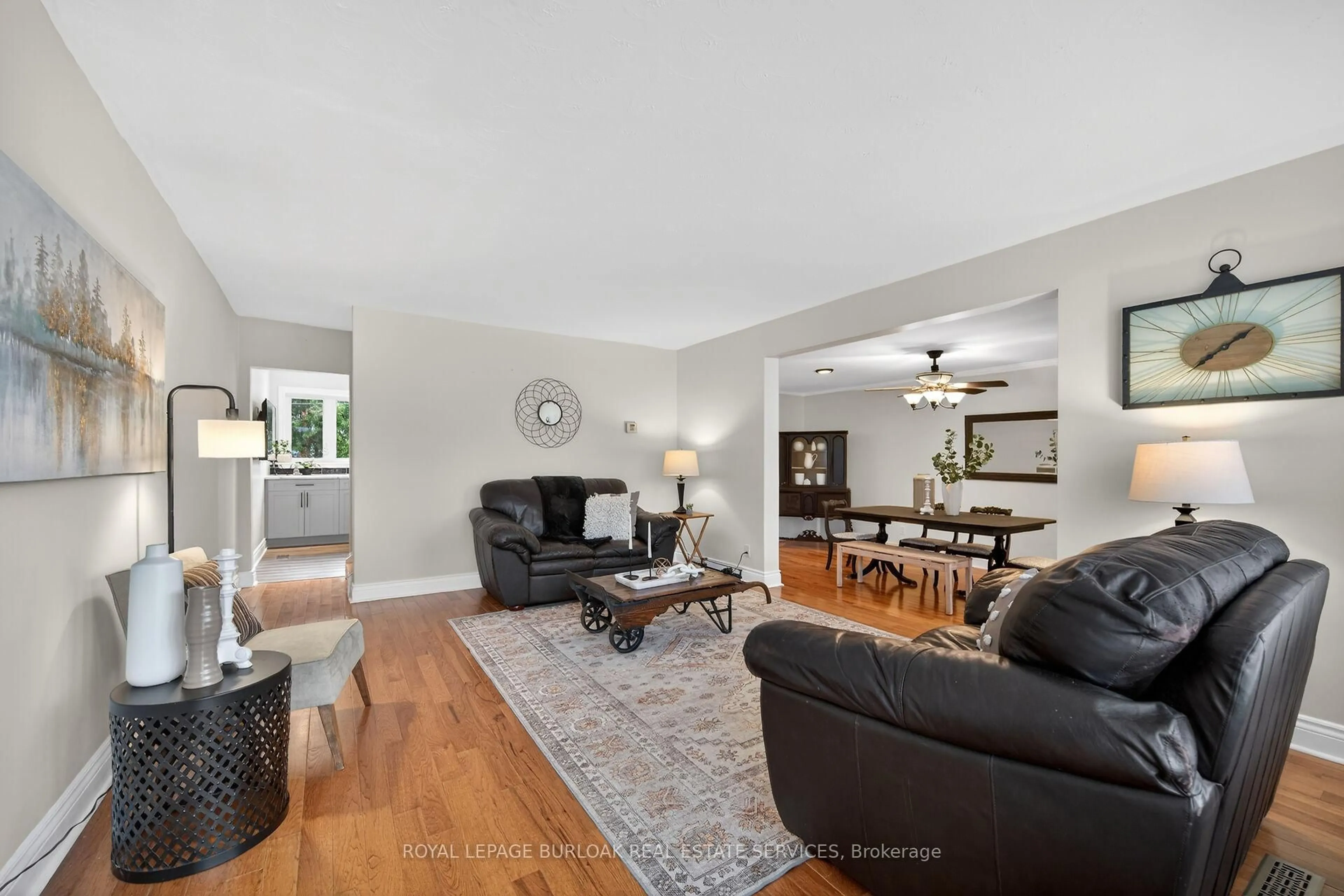 Living room with furniture, unknown for 2387 Maryvale Crt, Burlington Ontario L7P 2P1