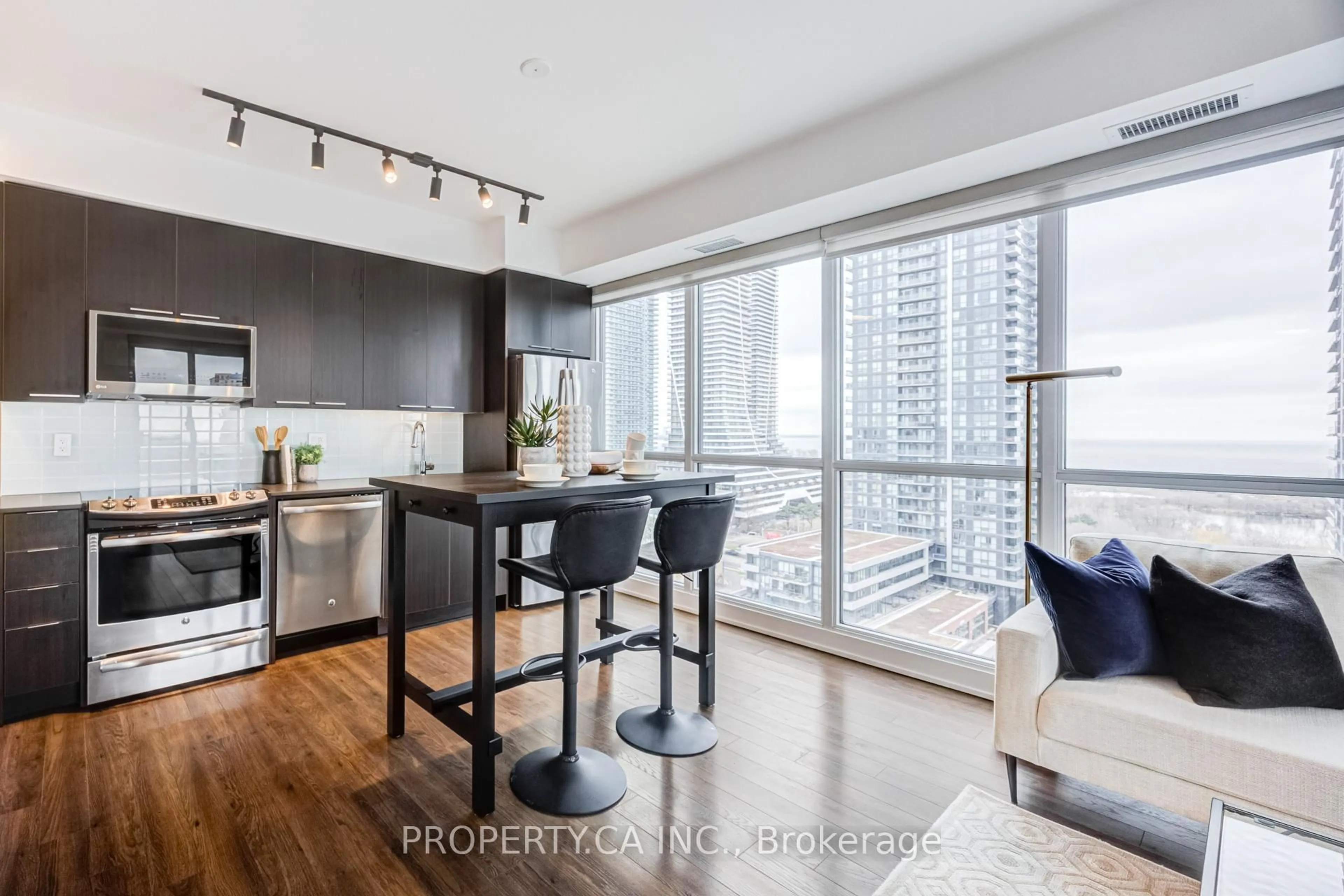 Open concept kitchen, wood/laminate floor for 10 Park Lawn Rd #1501, Toronto Ontario M8V 0H9