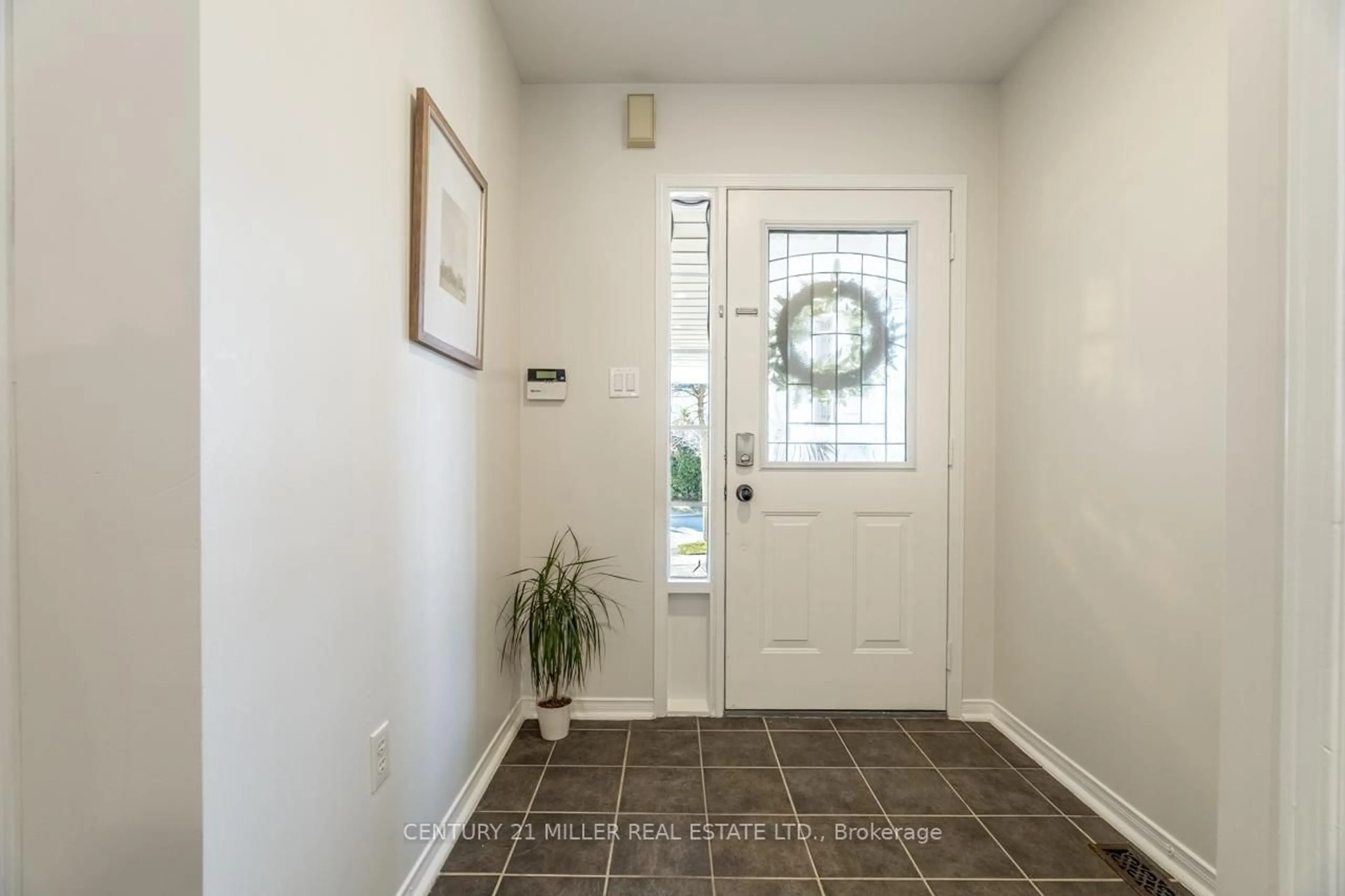 Indoor entryway for 53 Dills Cres, Milton Ontario L9T 5P2