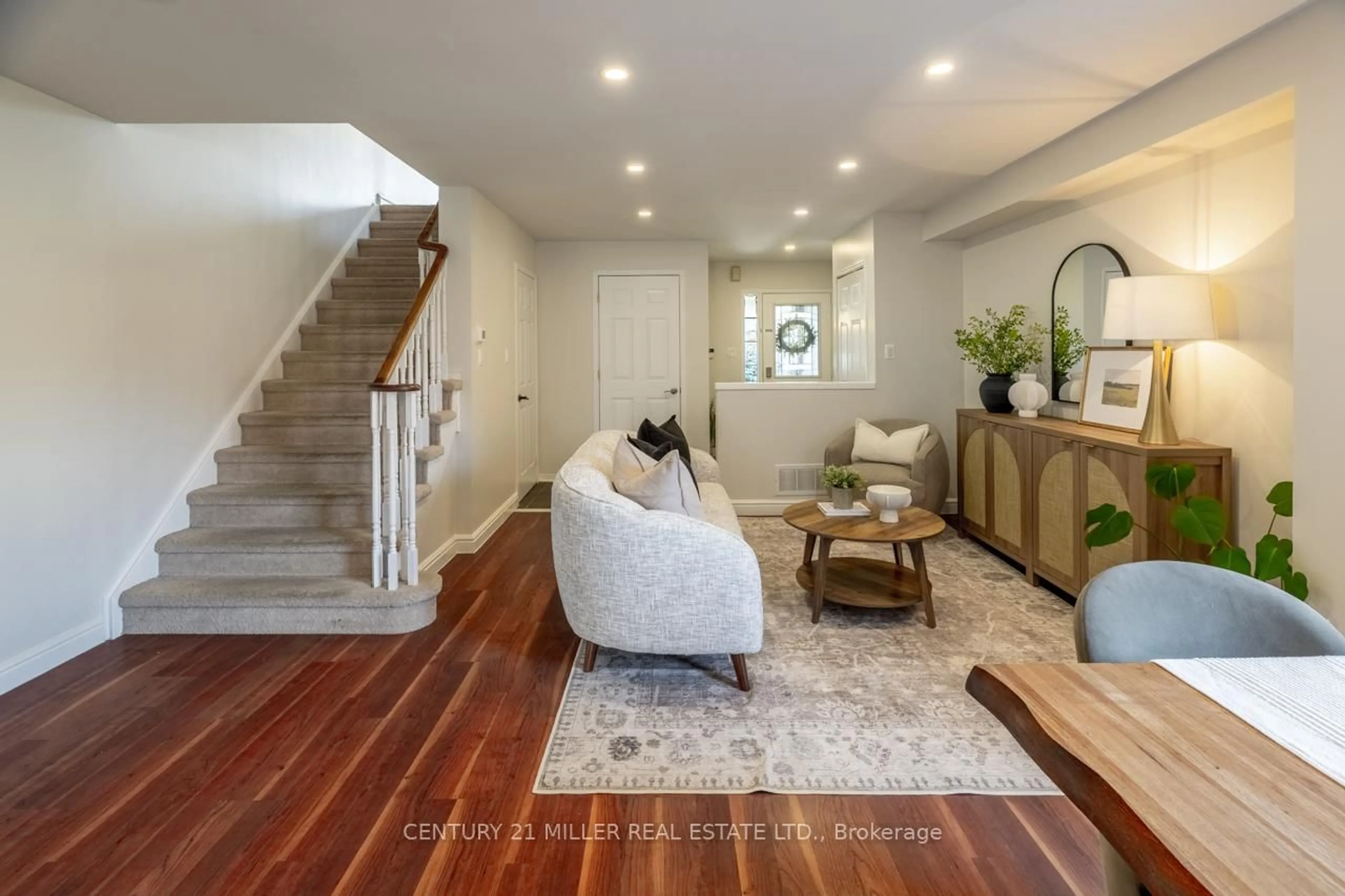 Indoor entryway for 53 Dills Cres, Milton Ontario L9T 5P2