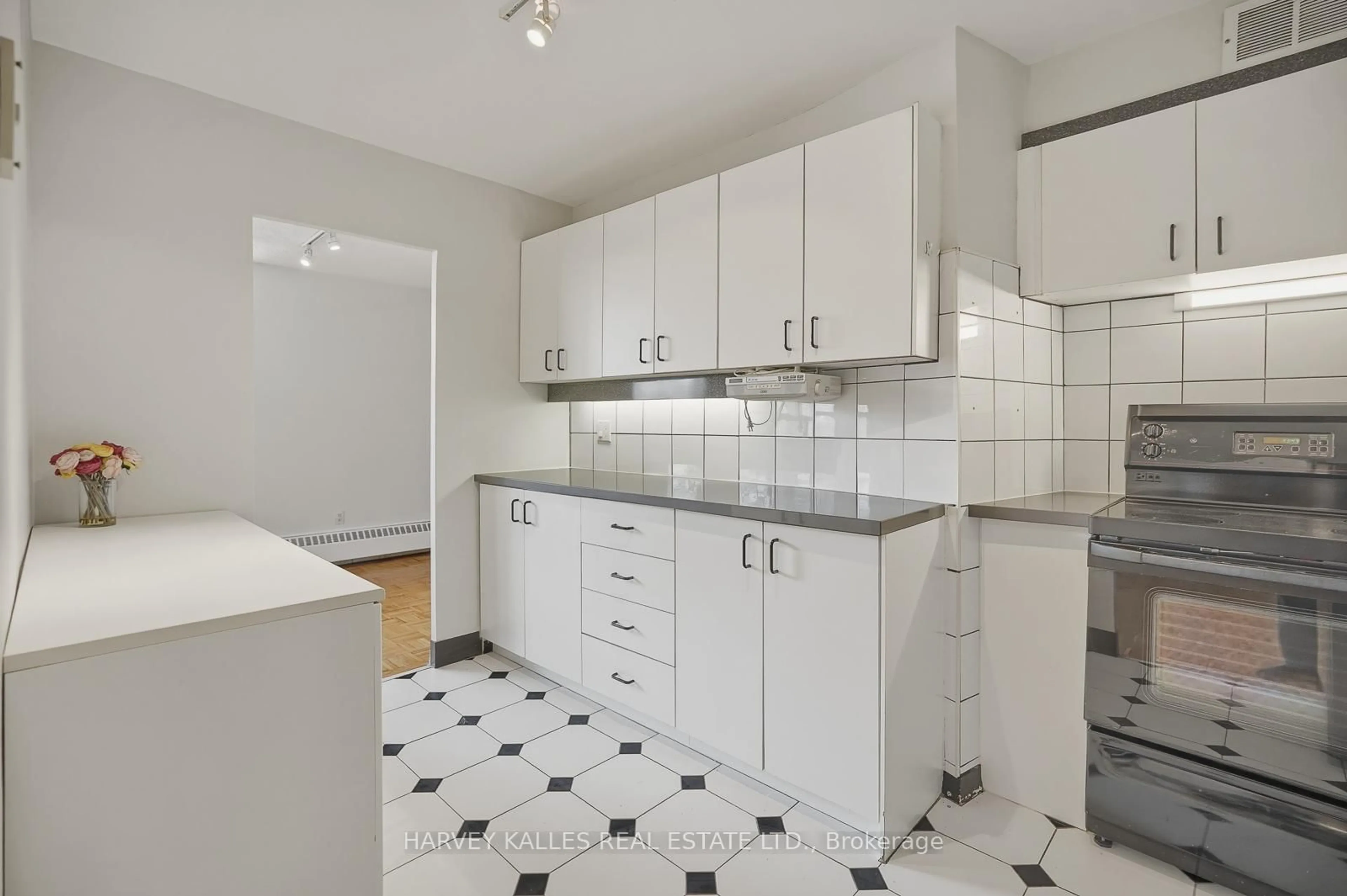 Standard kitchen, unknown for 80 Coe Hill Dr #206, Toronto Ontario M6S 3C9