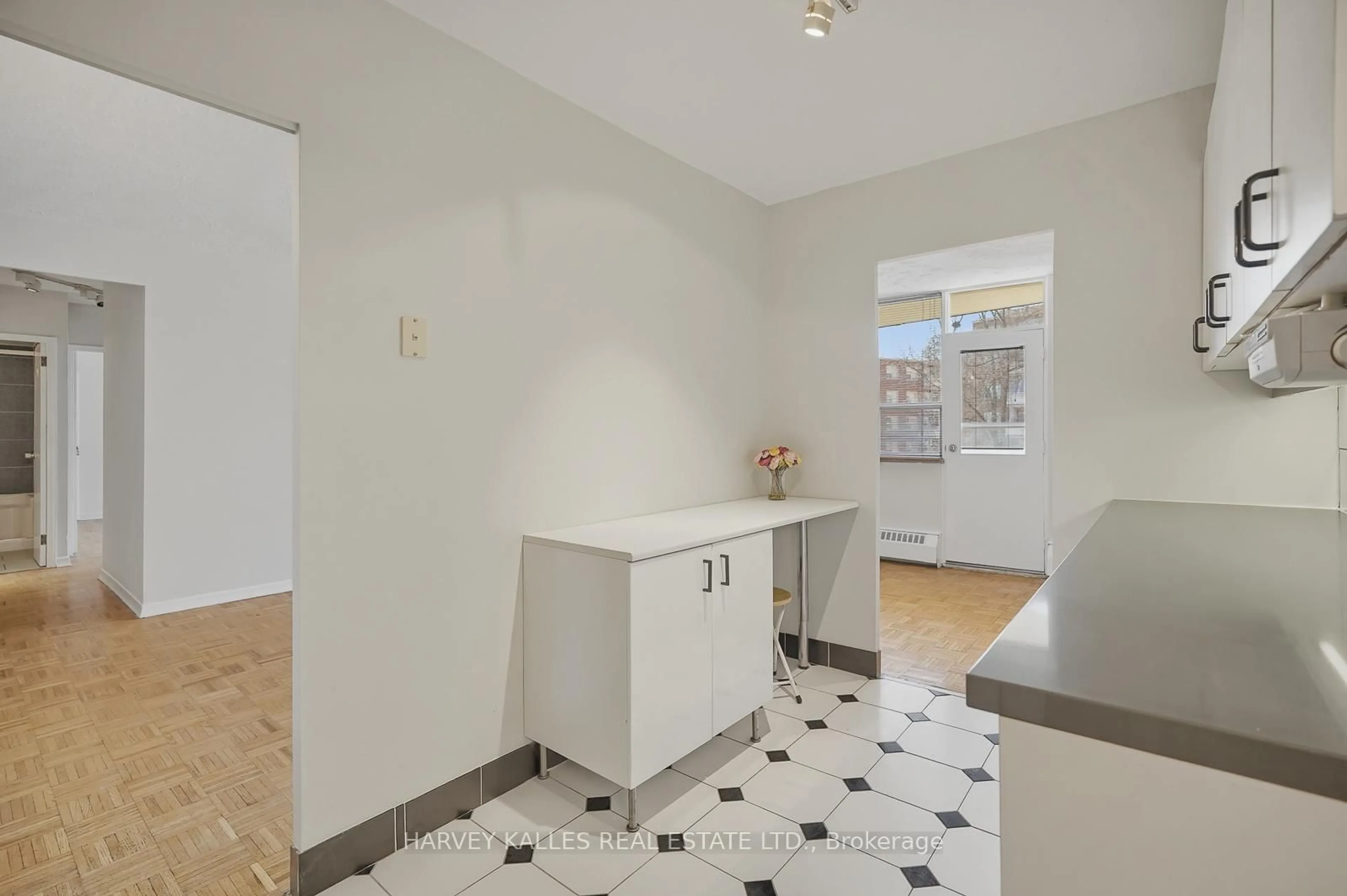 Standard kitchen, ceramic/tile floor for 80 Coe Hill Dr #206, Toronto Ontario M6S 3C9