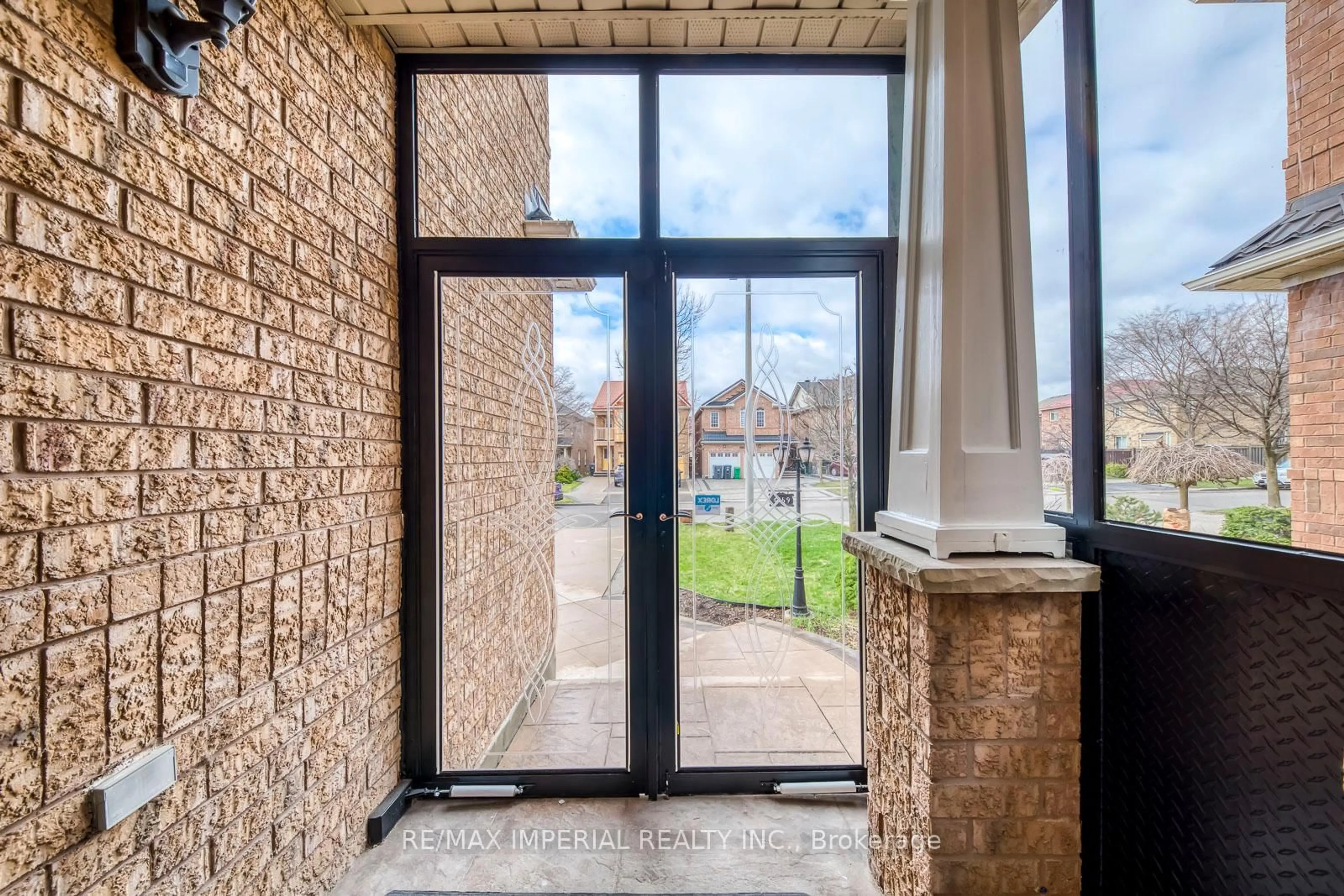 Indoor entryway for 4769 Allegheny Rd, Mississauga Ontario L5R 0A8