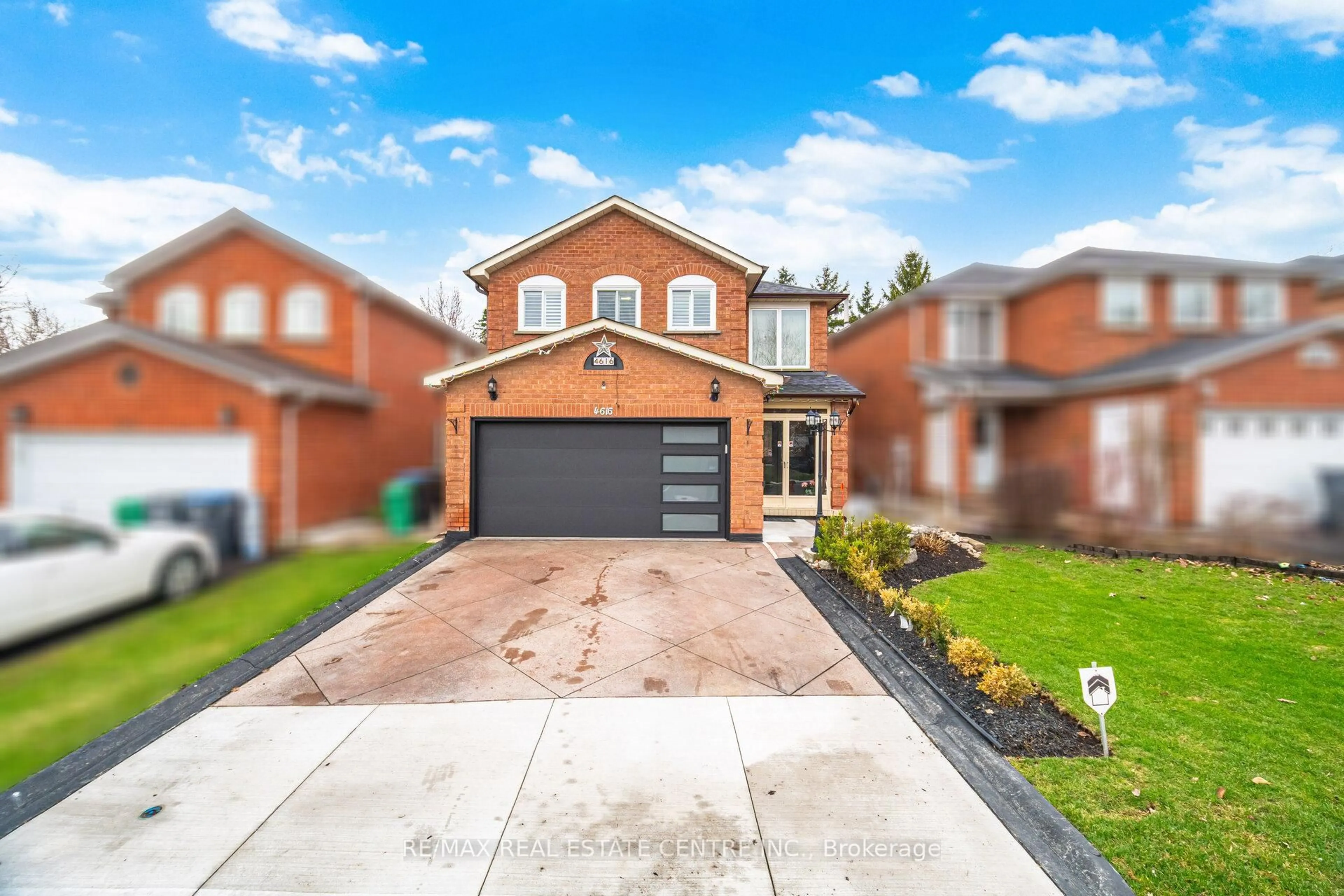 Home with brick exterior material, street for 4616 Owl Circ, Mississauga Ontario L4Z 2P9