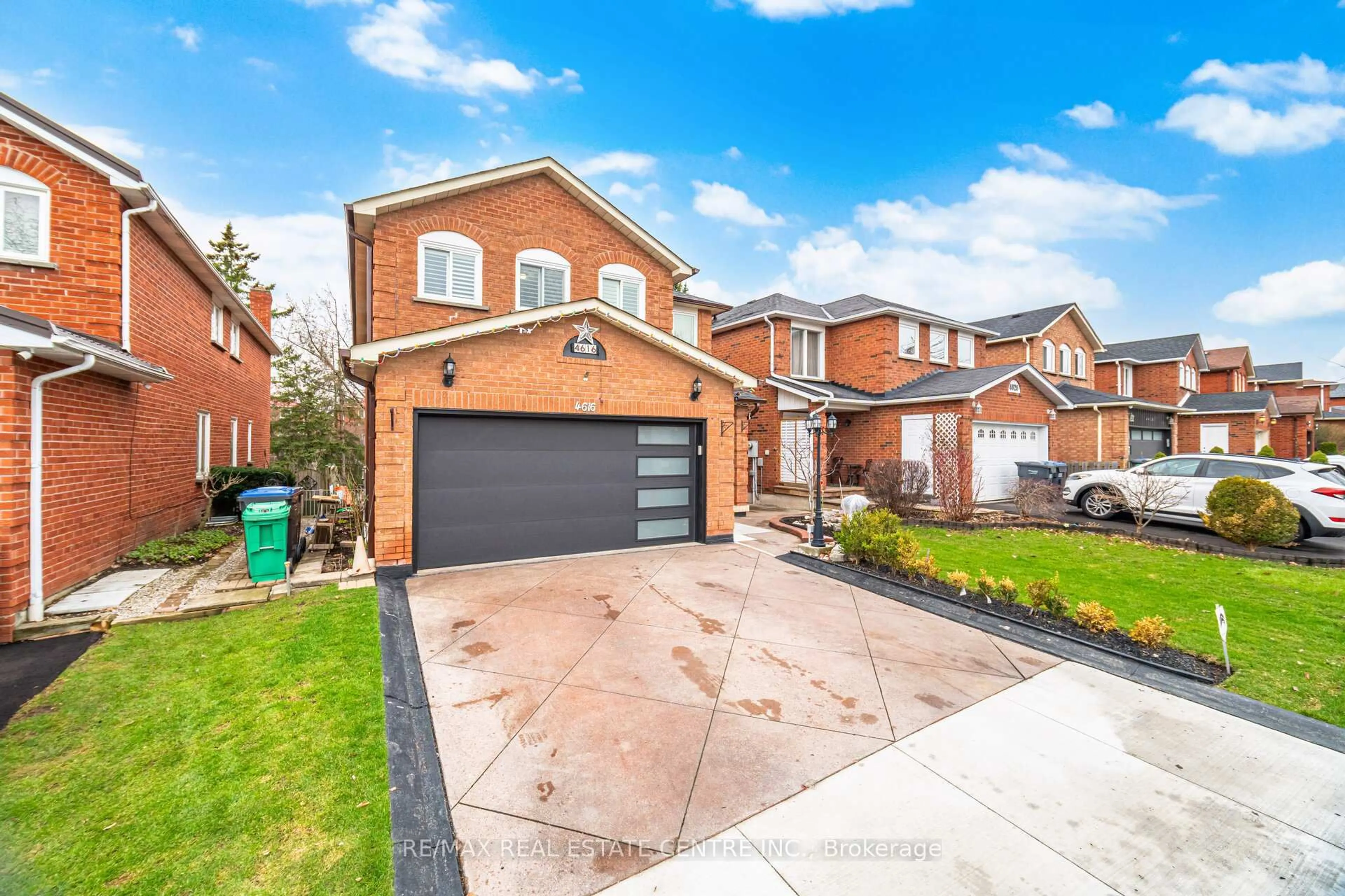 Home with brick exterior material, street for 4616 Owl Circ, Mississauga Ontario L4Z 2P9