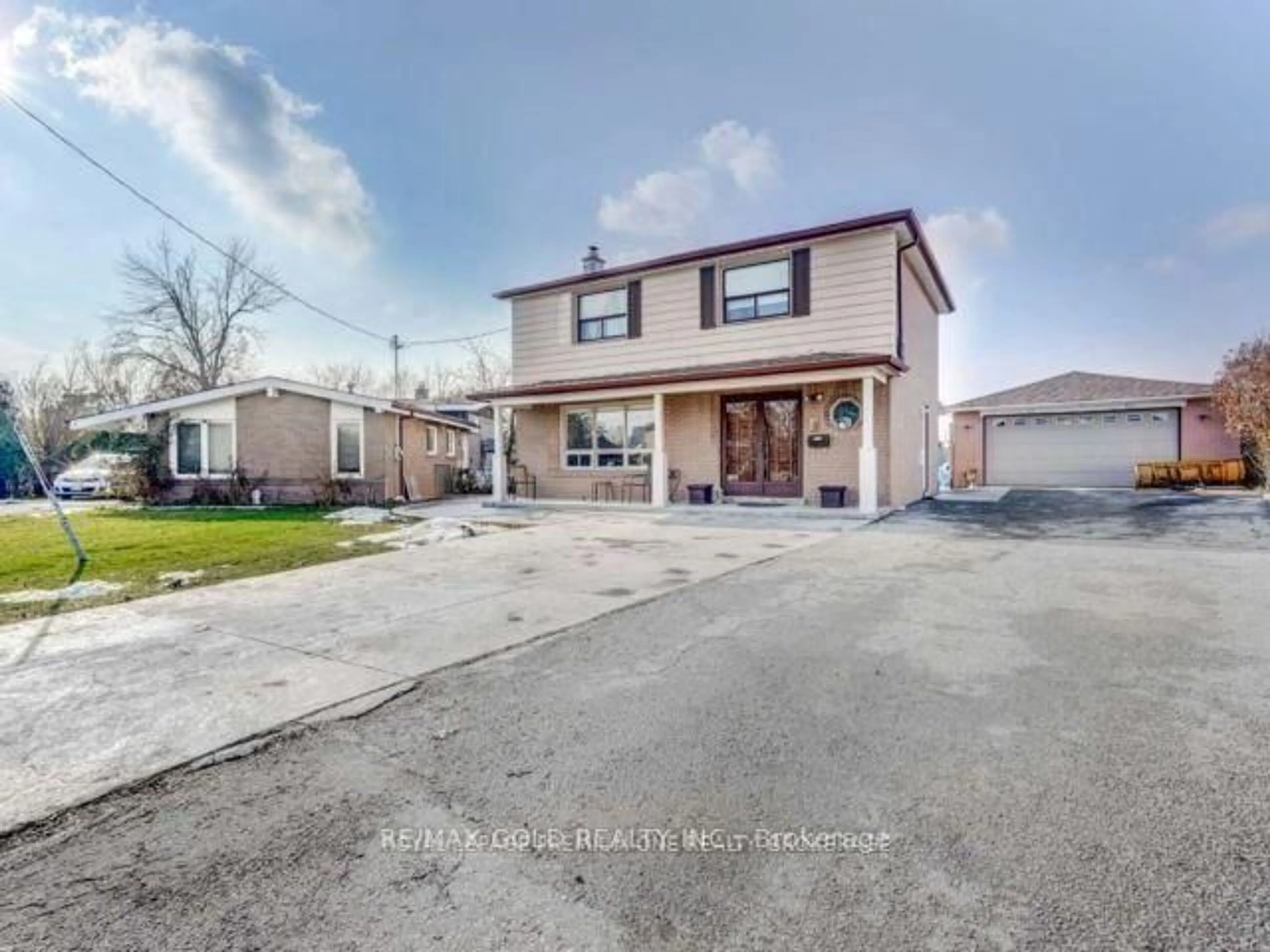 A pic from outside/outdoor area/front of a property/back of a property/a pic from drone, street for 6 Monaco Crt, Toronto Ontario M3N 1R8