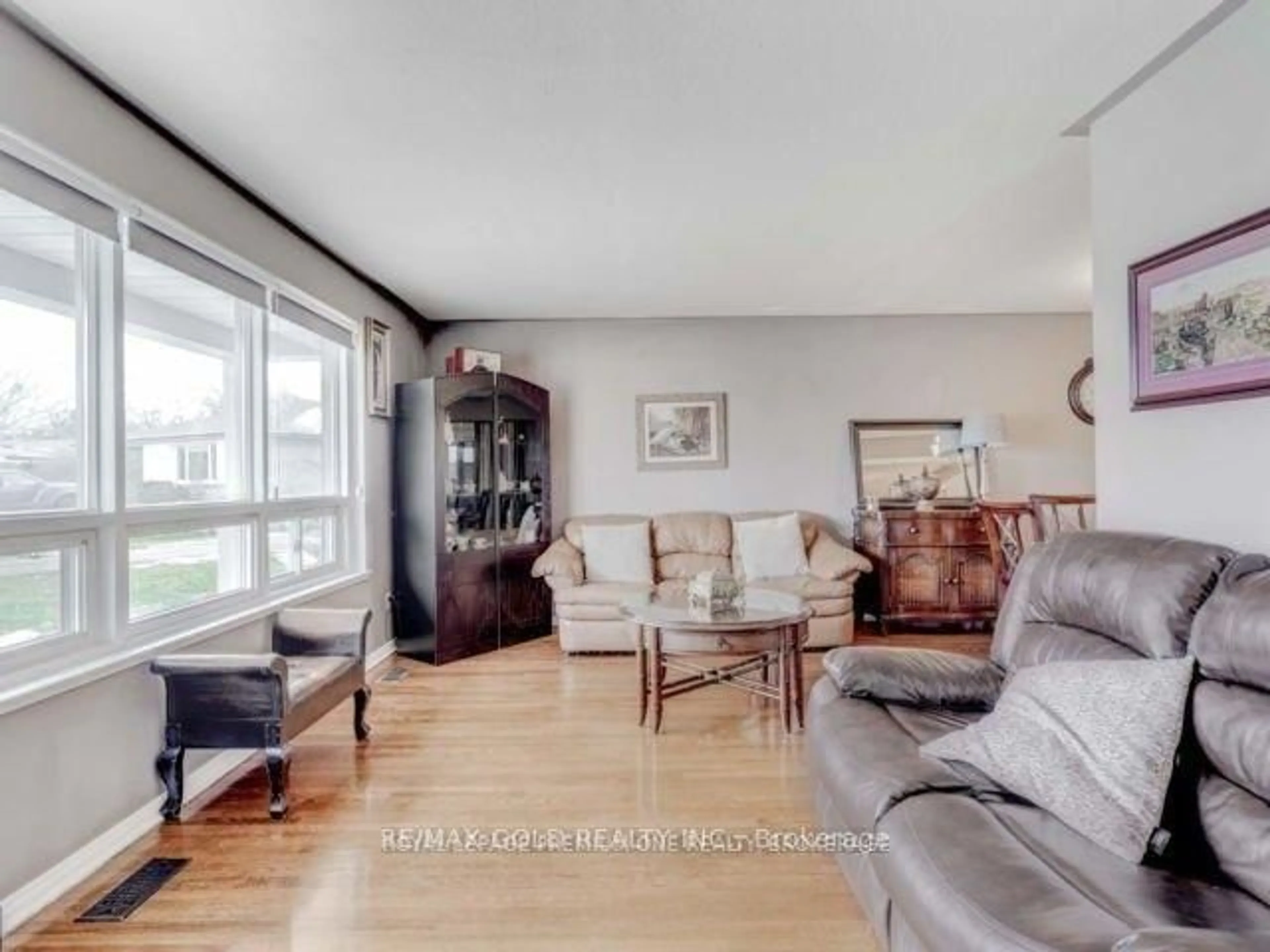 Living room with furniture, unknown for 6 Monaco Crt, Toronto Ontario M3N 1R8