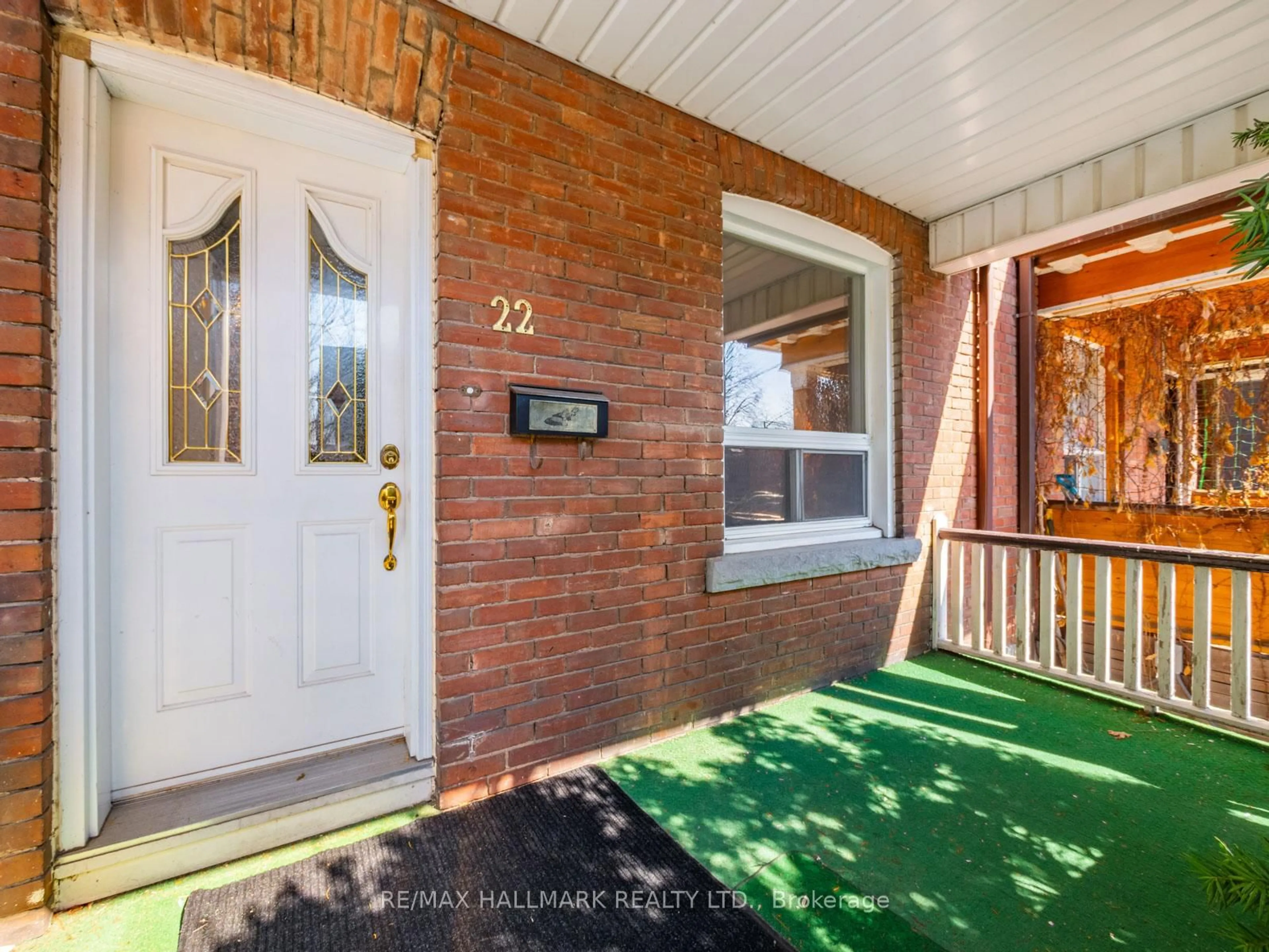 Indoor entryway for 22 Kenneth Ave, Toronto Ontario M6P 1H9