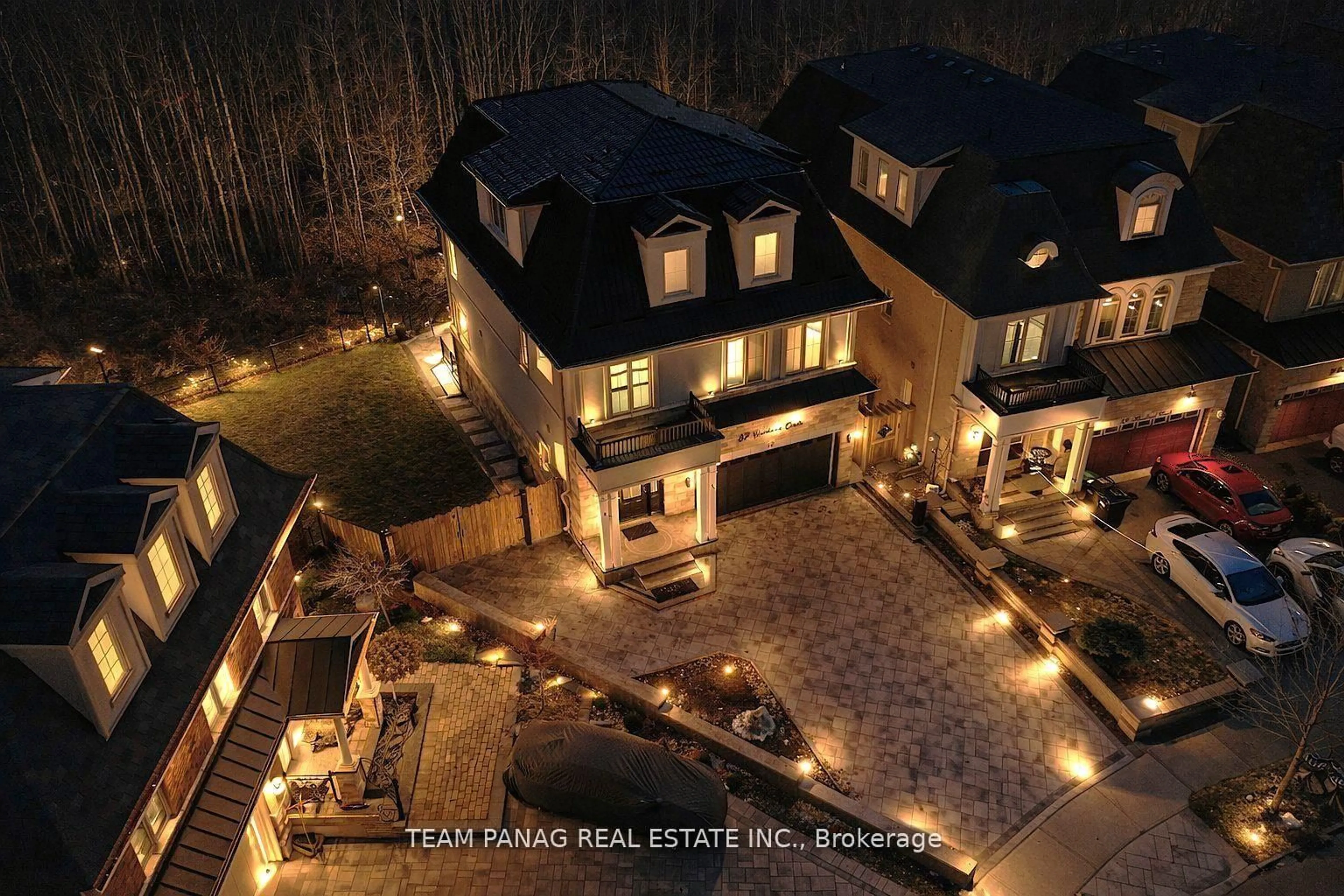 A pic from outside/outdoor area/front of a property/back of a property/a pic from drone, unknown for 87 Haviland Circ, Brampton Ontario L6R 0T7