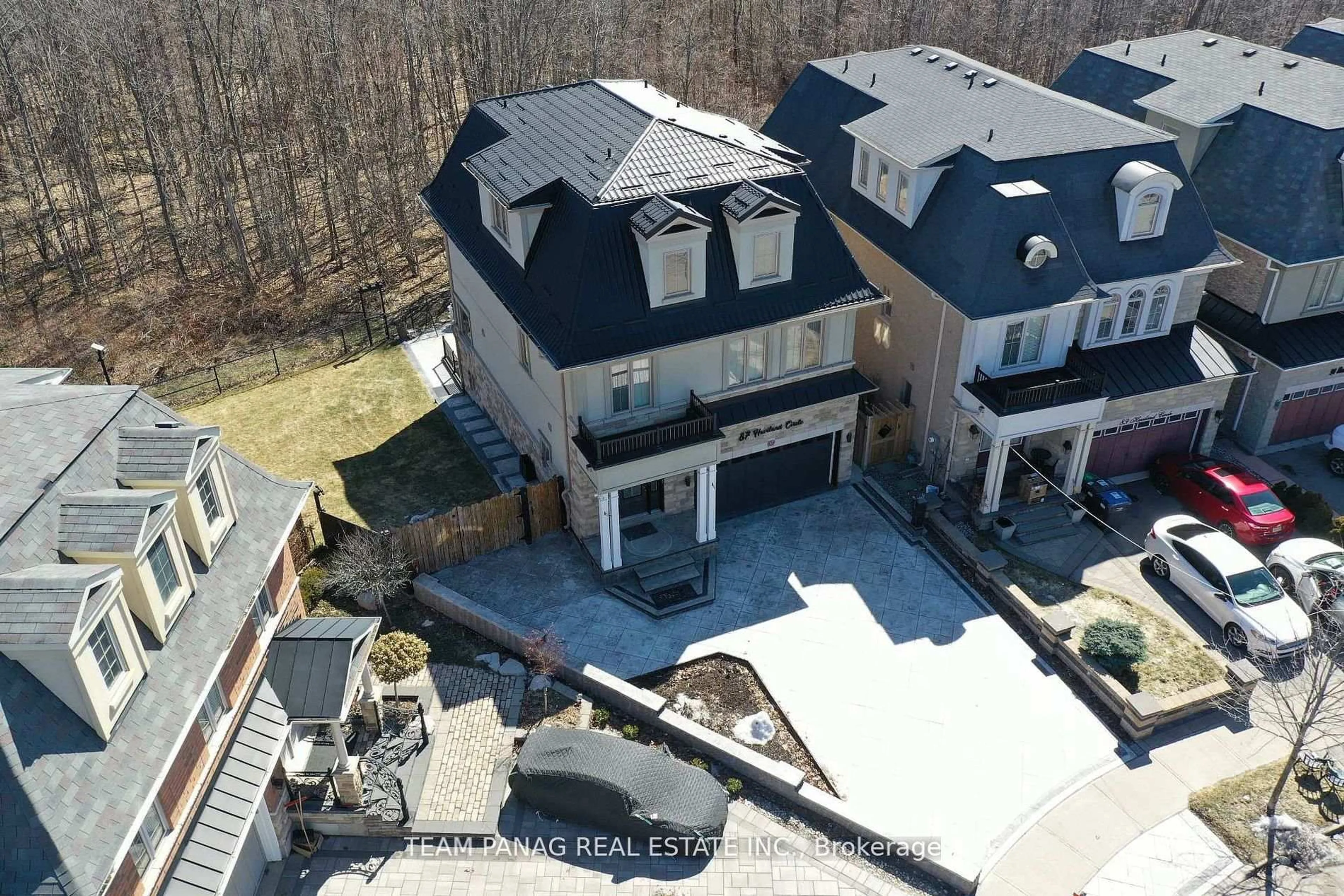 A pic from outside/outdoor area/front of a property/back of a property/a pic from drone, unknown for 87 Haviland Circ, Brampton Ontario L6R 0T7