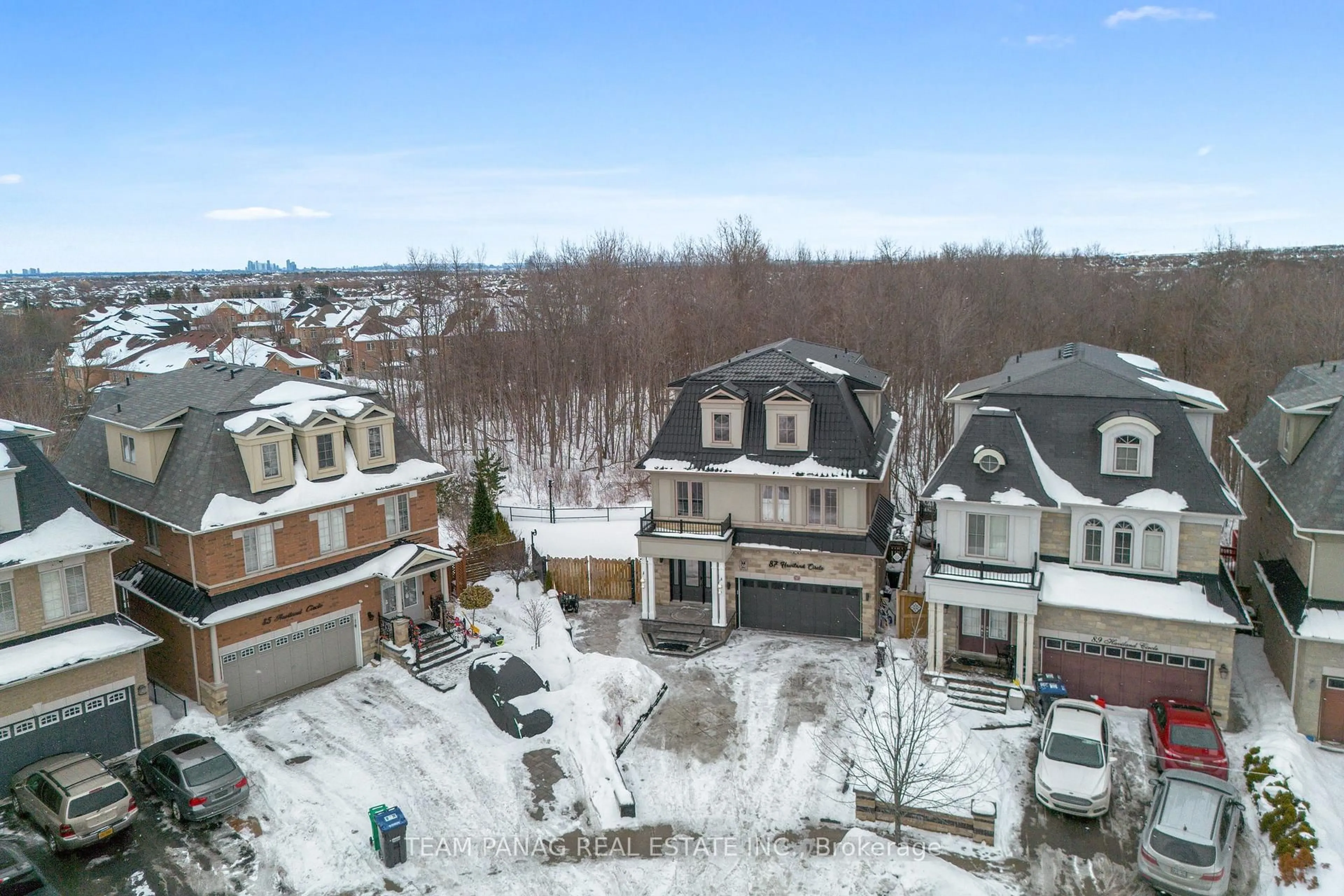 A pic from outside/outdoor area/front of a property/back of a property/a pic from drone, unknown for 87 Haviland Circ, Brampton Ontario L6R 0T7