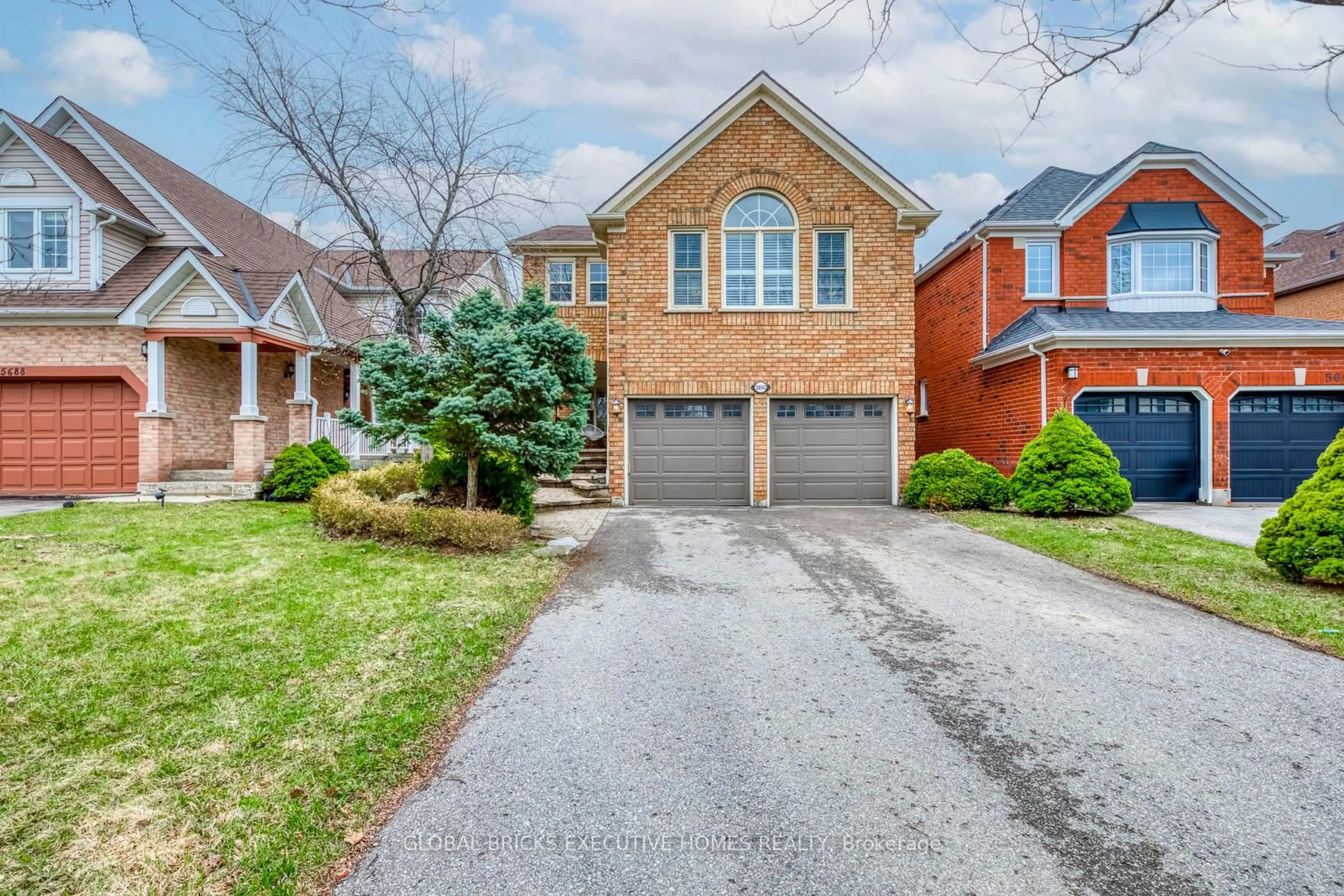 Home with brick exterior material, street for 5690 Wells Pl, Mississauga Ontario L5M 5T6