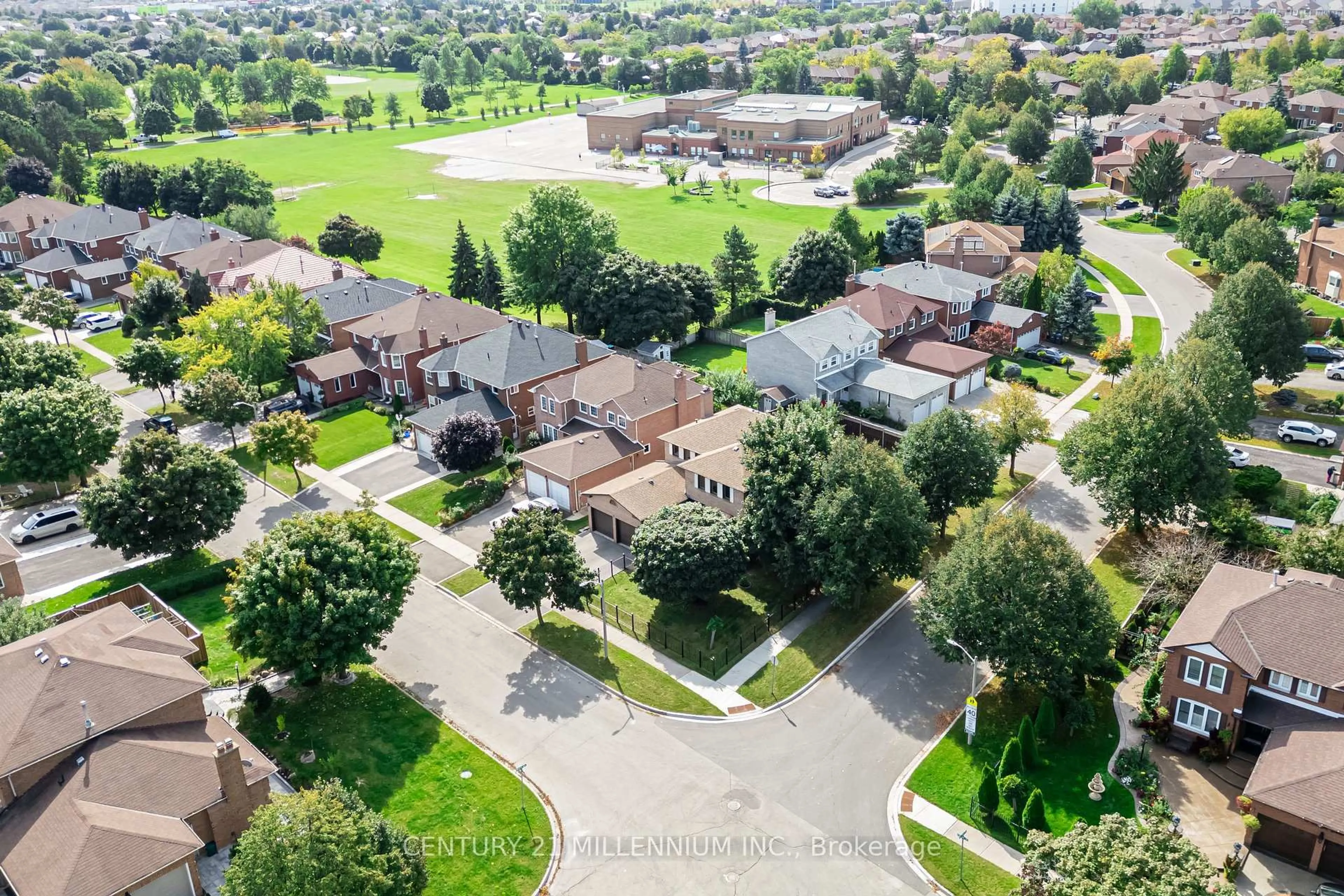 A pic from outside/outdoor area/front of a property/back of a property/a pic from drone, street for 10 Phelps Dr, Brampton Ontario L6X 3V5