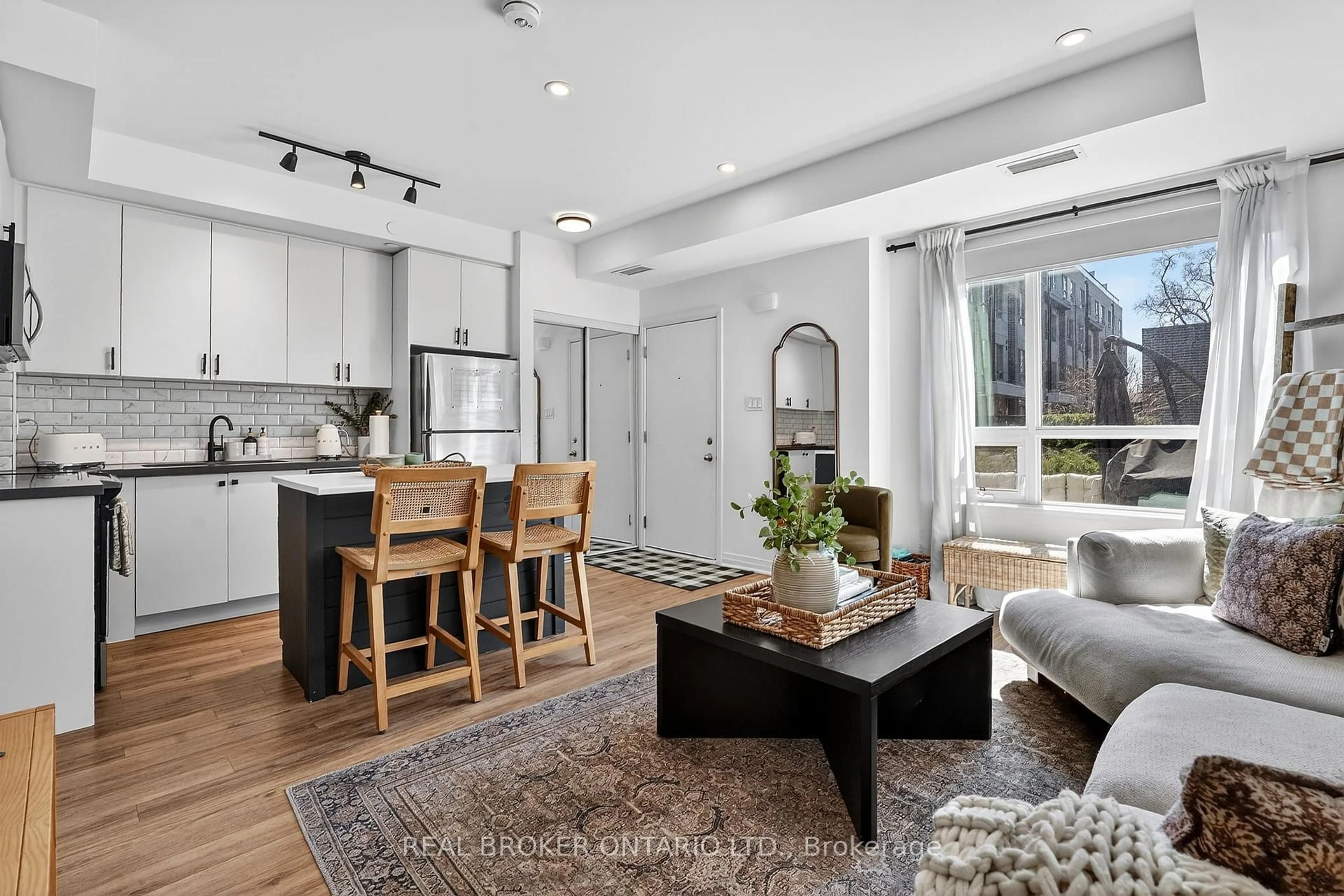 Open concept kitchen, unknown for 1238 Cawthra Rd #9, Mississauga Ontario L5G 4K7