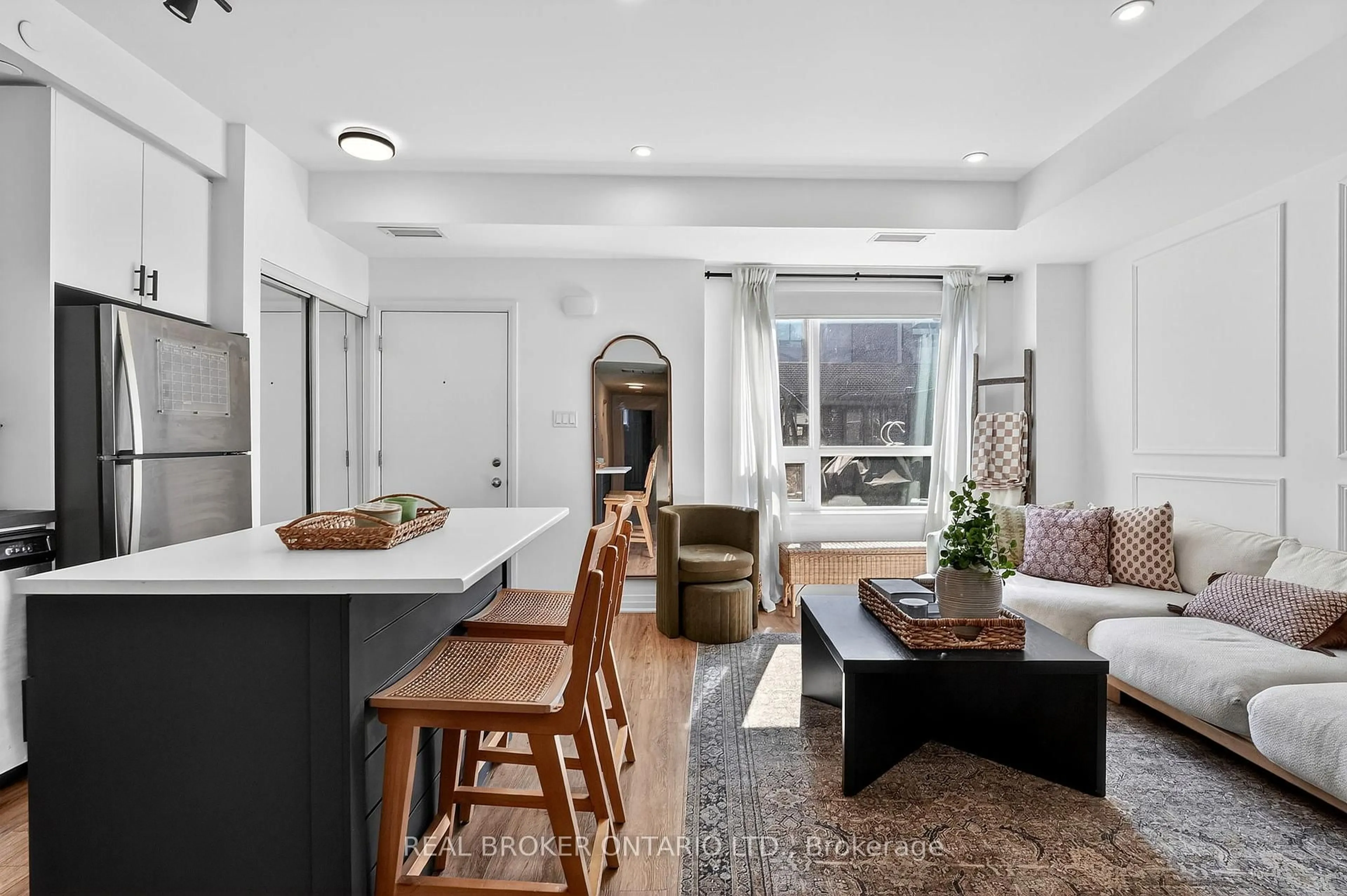 Open concept kitchen, ceramic/tile floor for 1238 Cawthra Rd #9, Mississauga Ontario L5G 4K7