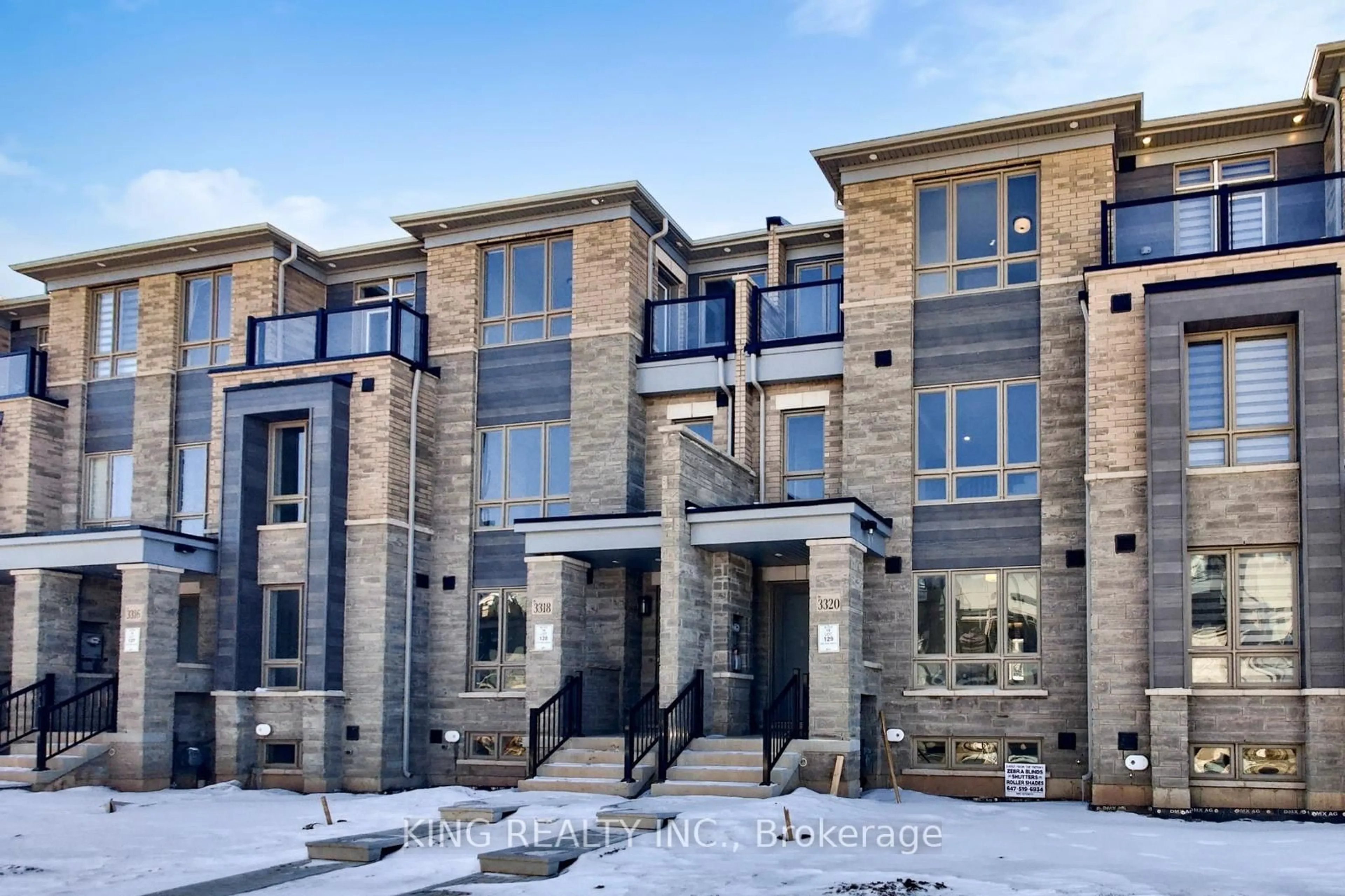 Home with brick exterior material, building for 3320 Taha Gdns, Oakville Ontario L6M 4K1