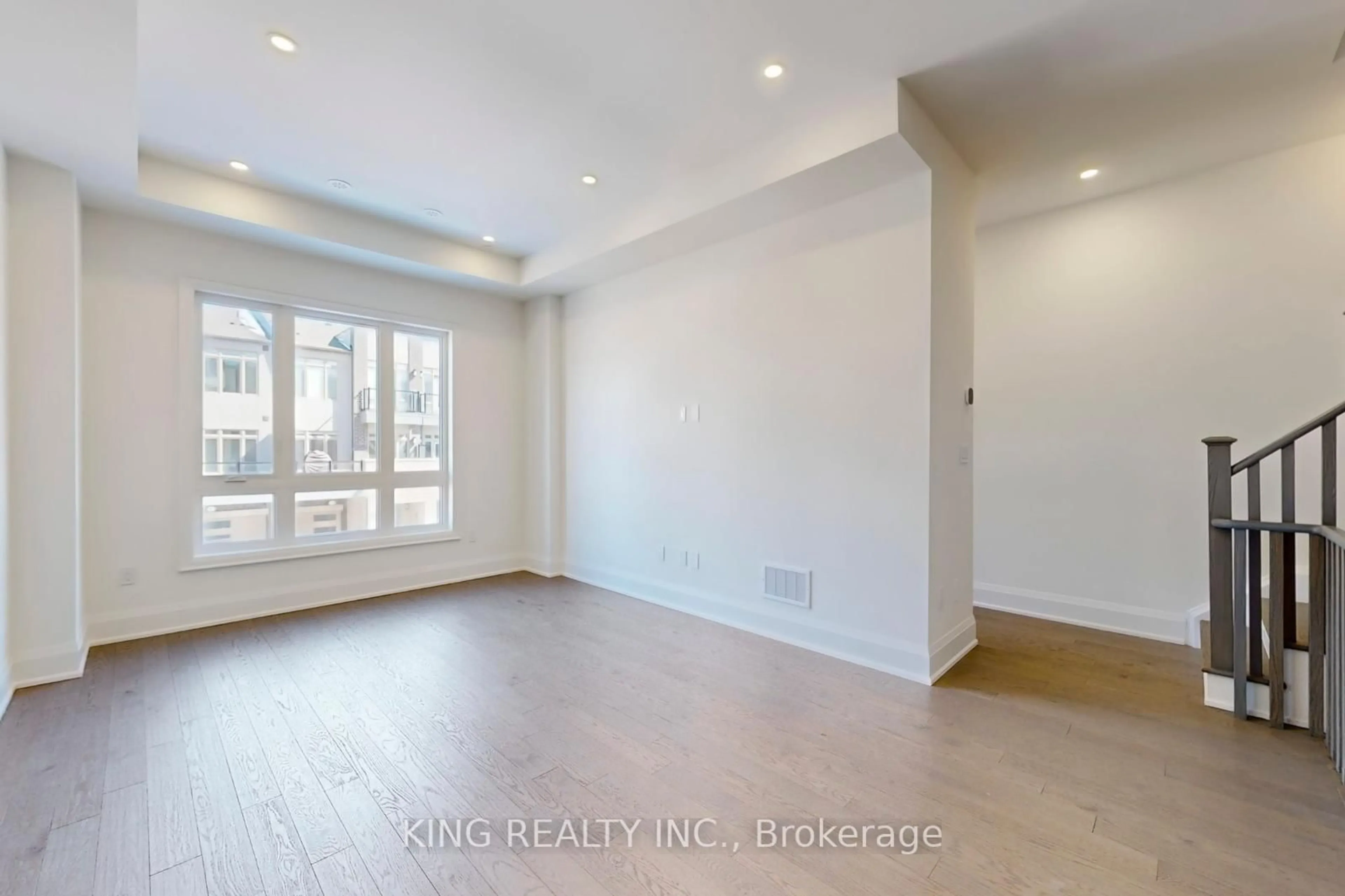 A pic of a room for 3320 Taha Gdns, Oakville Ontario L6M 4K1