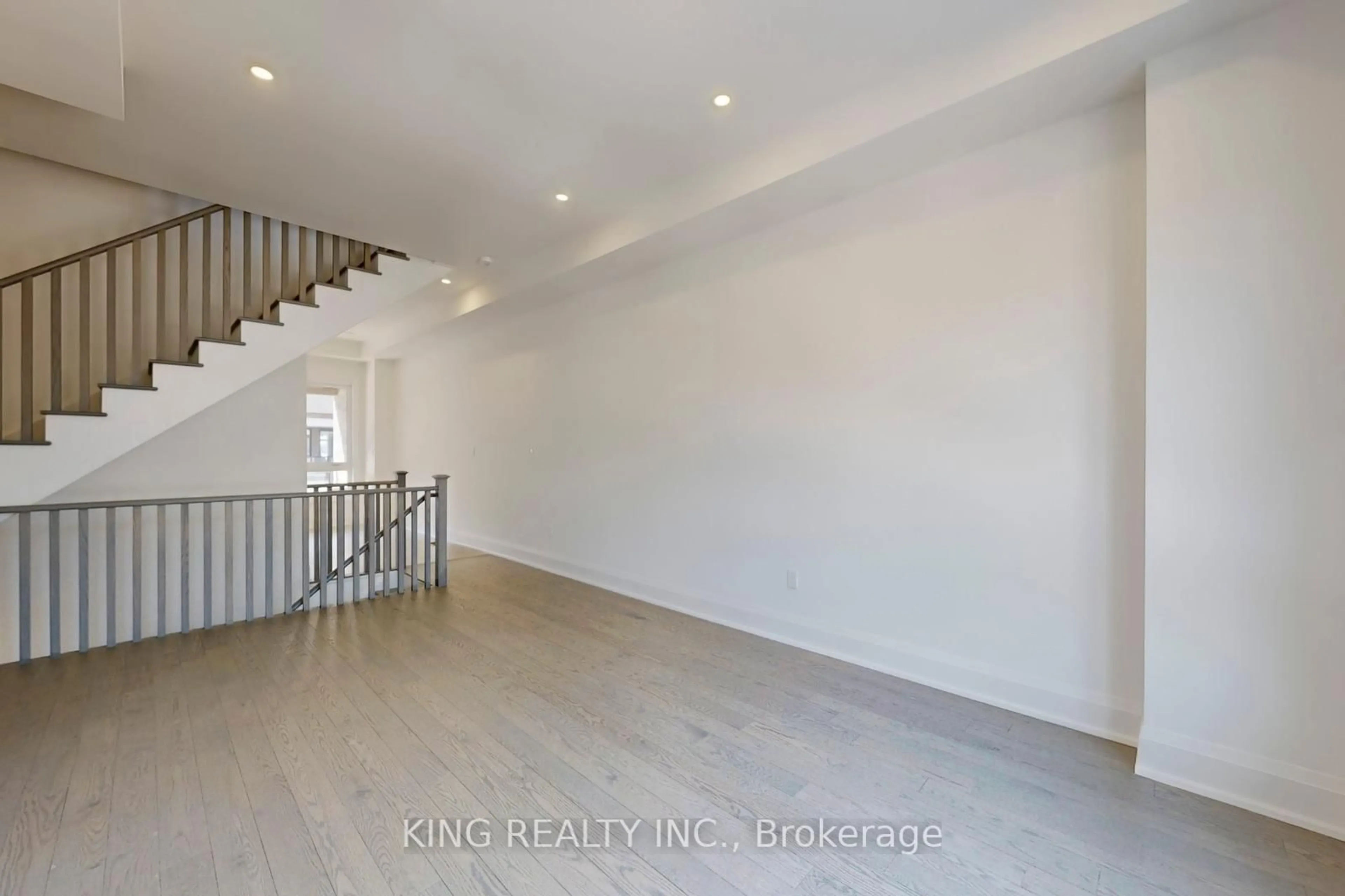 A pic of a room for 3320 Taha Gdns, Oakville Ontario L6M 4K1