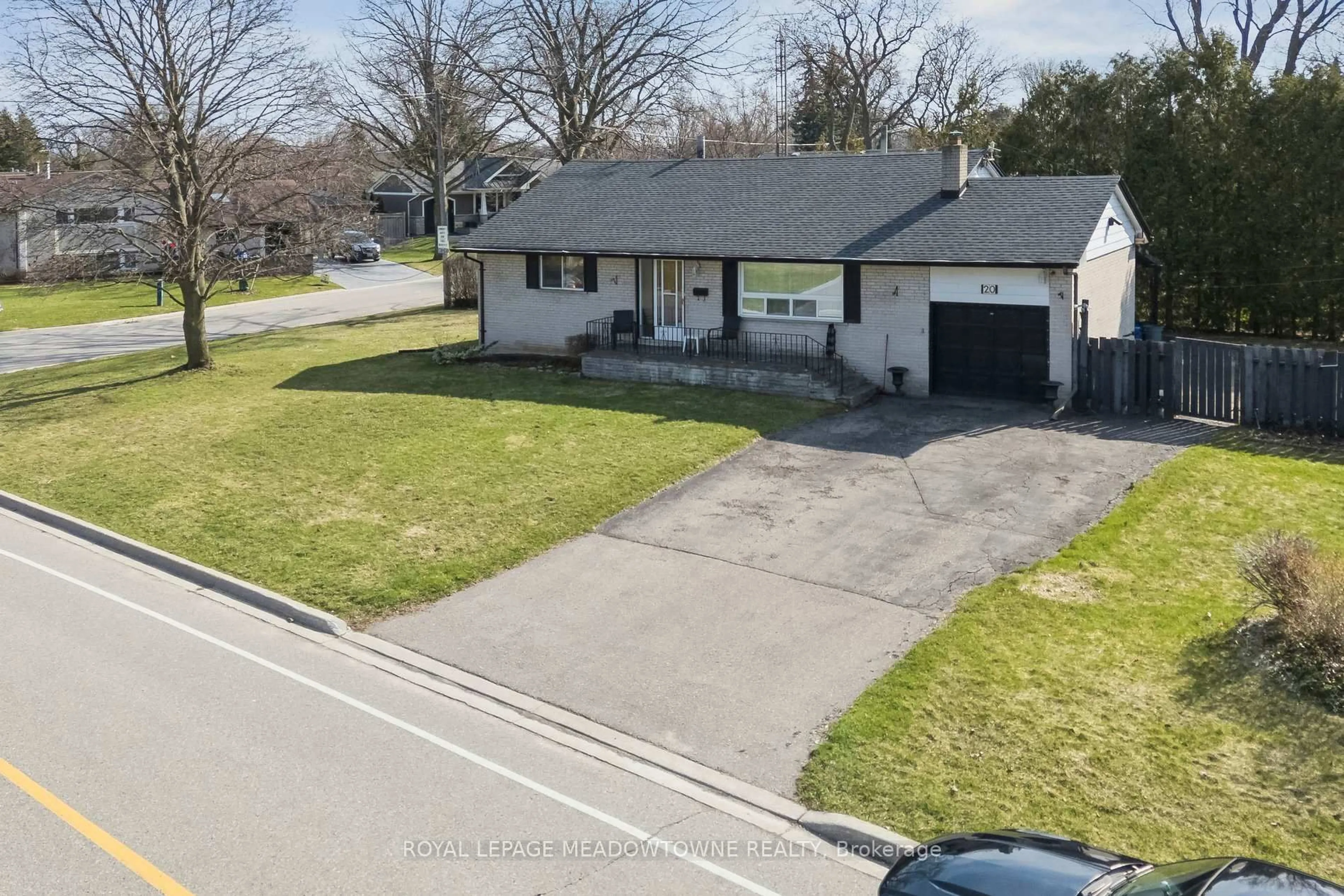 A pic from outside/outdoor area/front of a property/back of a property/a pic from drone, street for 20 Plainsman Rd, Mississauga Ontario L5N 1C6