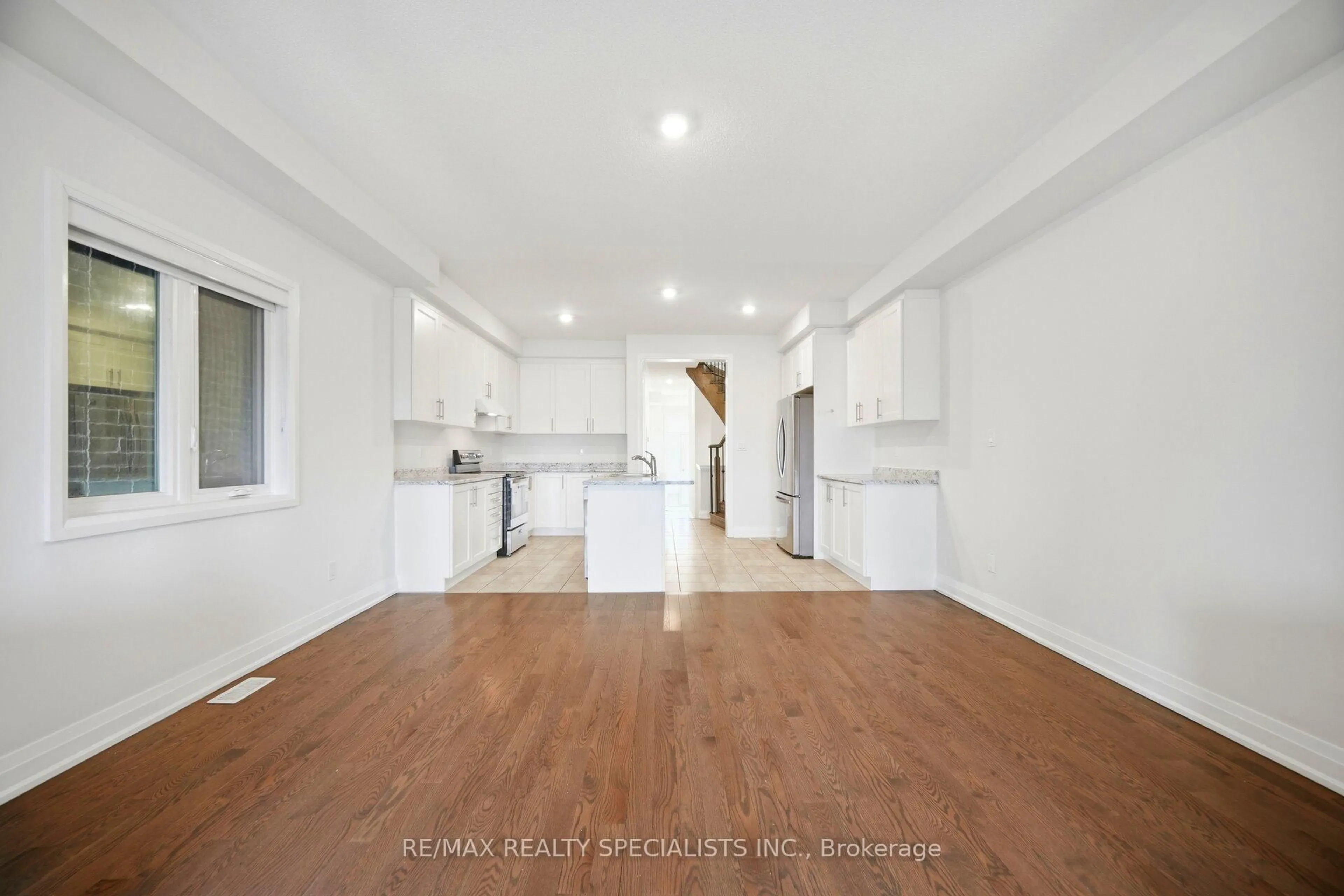 Open concept kitchen, unknown for 13 Dalbeattie Dr, Brampton Ontario L6Y 6H7