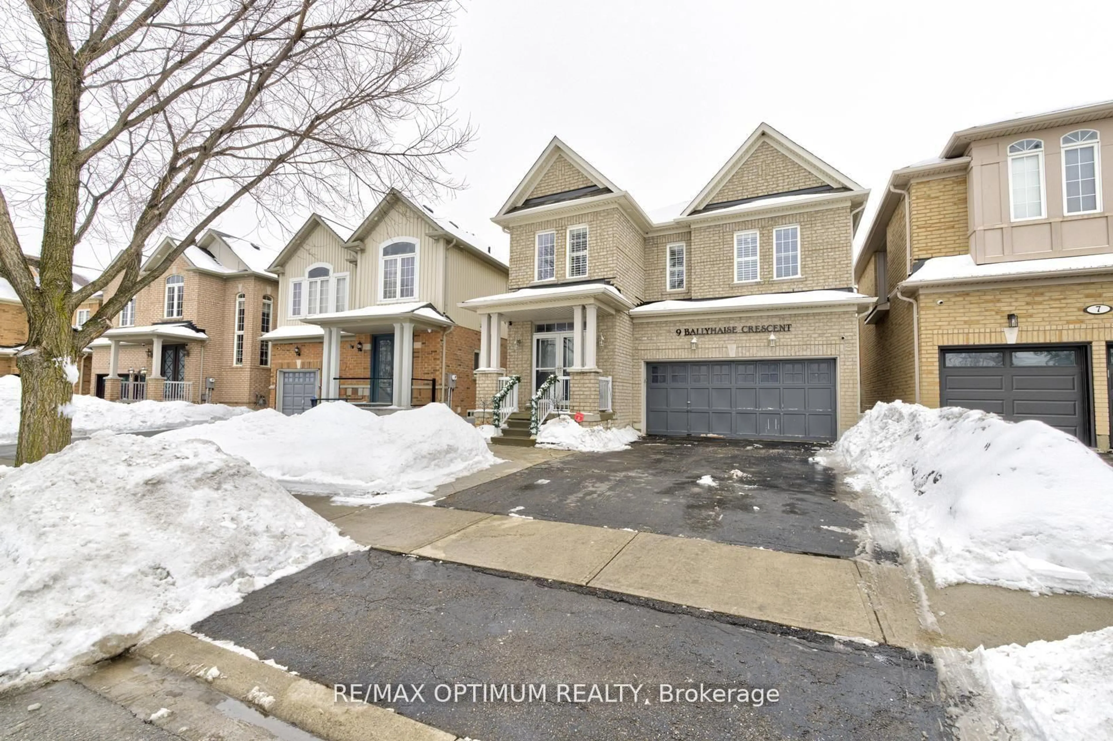 A pic from outside/outdoor area/front of a property/back of a property/a pic from drone, street for 9 Ballyhaise Cres, Brampton Ontario L6X 0Y2