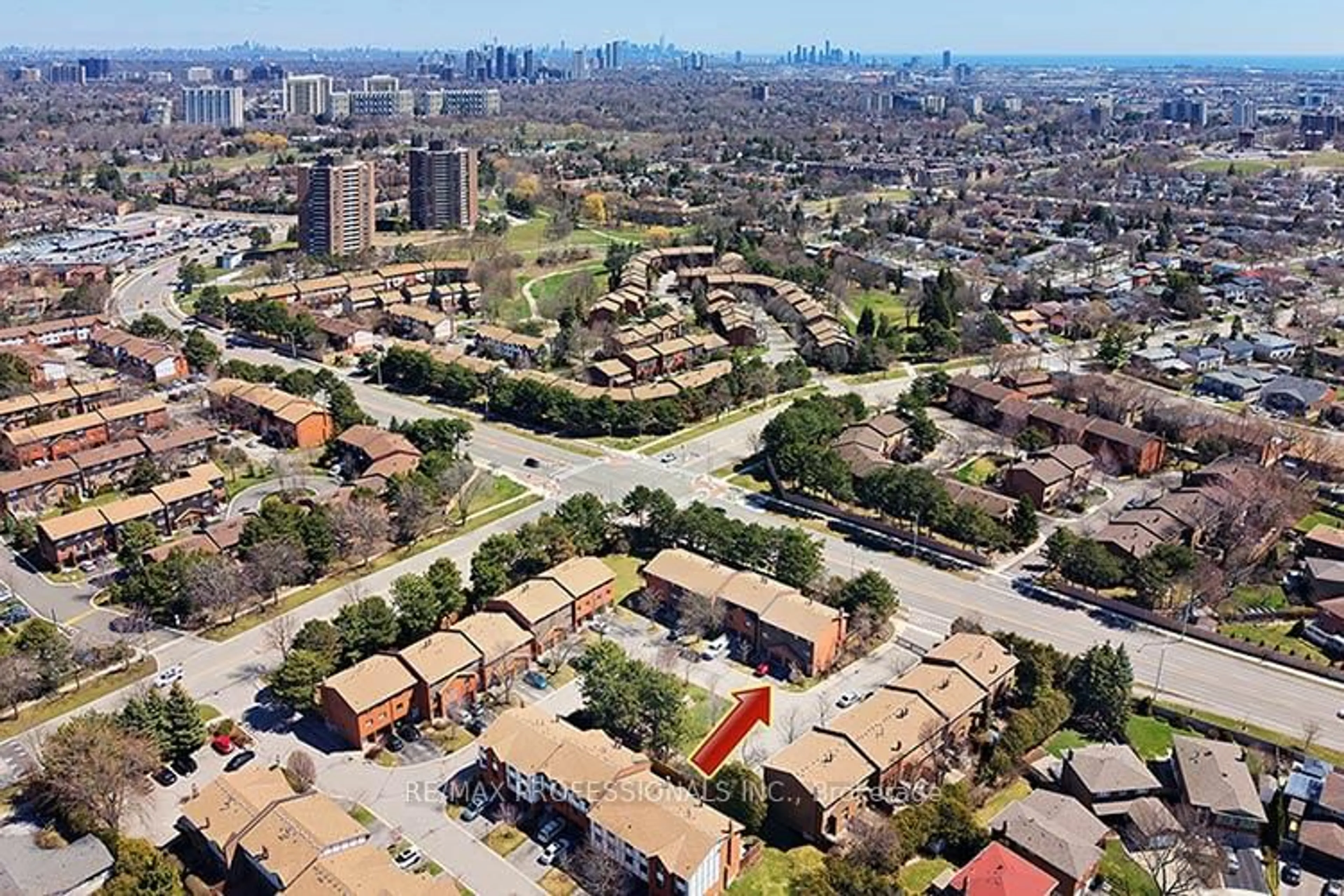 A pic from outside/outdoor area/front of a property/back of a property/a pic from drone, city buildings view from balcony for 4230 Fieldgate Dr #34, Mississauga Ontario L4W 2M5