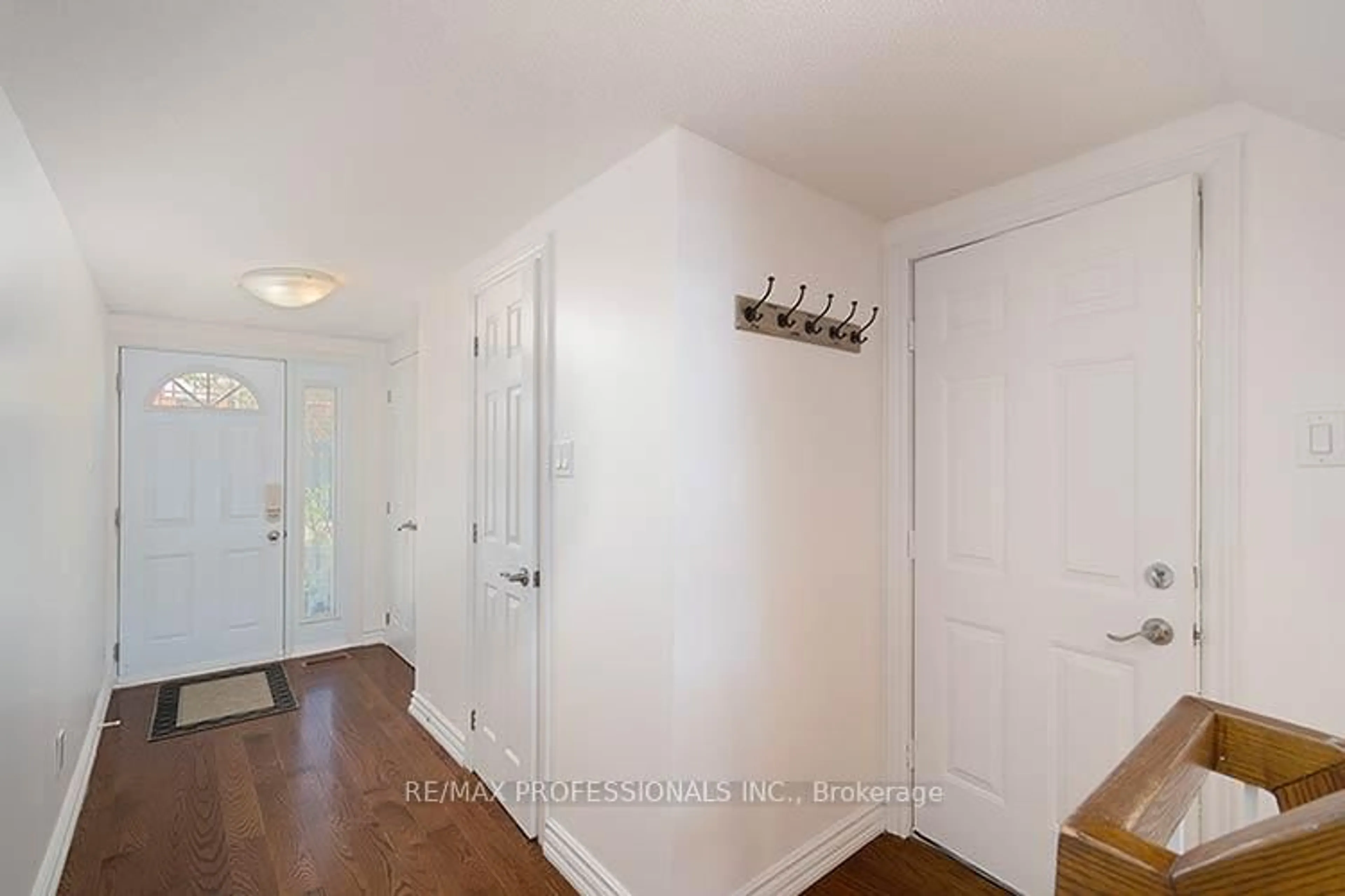 Indoor entryway for 4230 Fieldgate Dr #34, Mississauga Ontario L4W 2M5