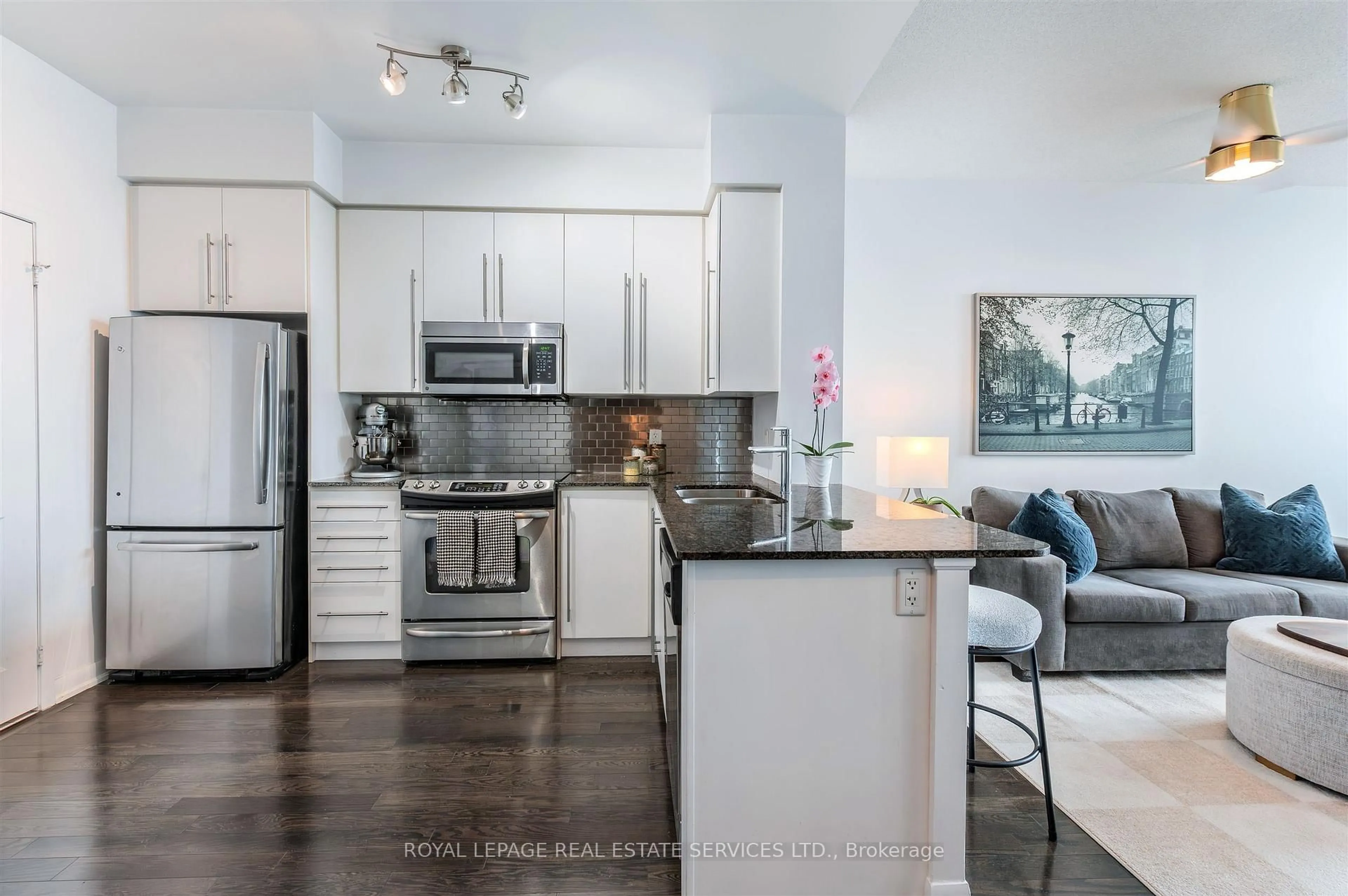 Open concept kitchen, unknown for 215 Sherway Gardens Rd #PH101, Toronto Ontario M9C 0A4