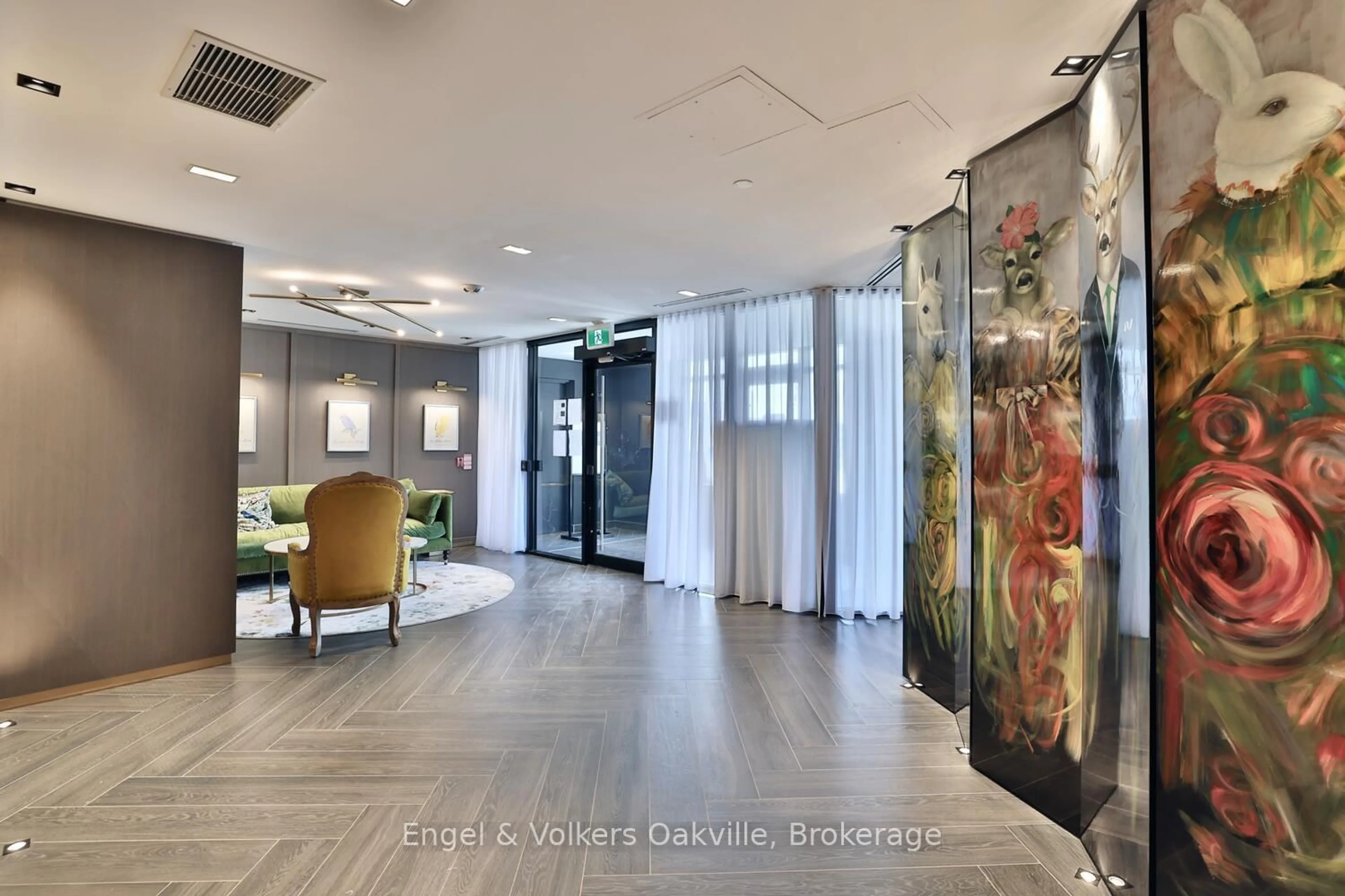 Indoor foyer for 405 Dundas St #307, Oakville Ontario L6M 5P9