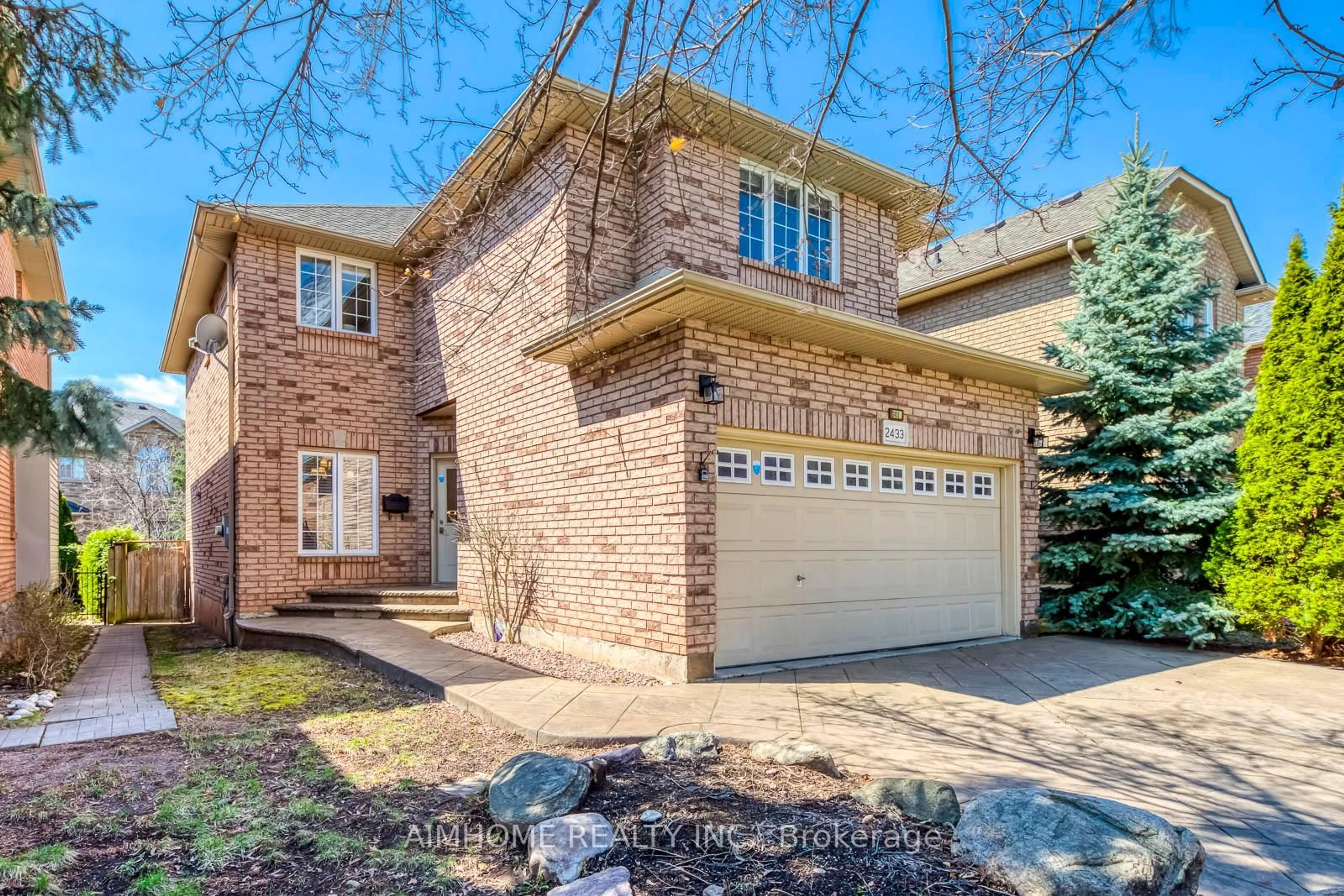 Home with brick exterior material, street for 2433 Valley Heights Cres, Oakville Ontario L6H 6X3