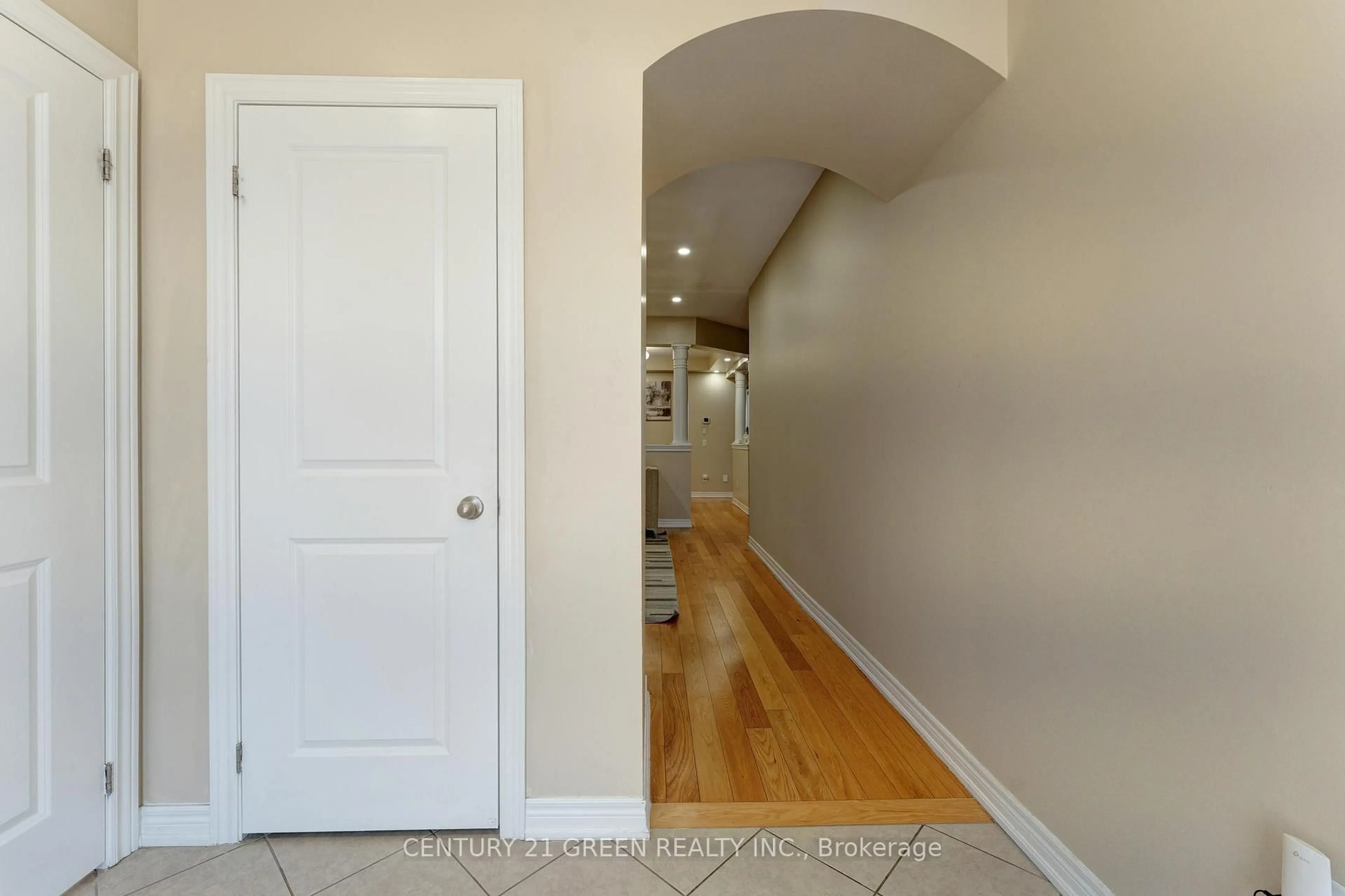 Indoor entryway for 15 Hoxton Rd, Brampton Ontario L7A 0B6