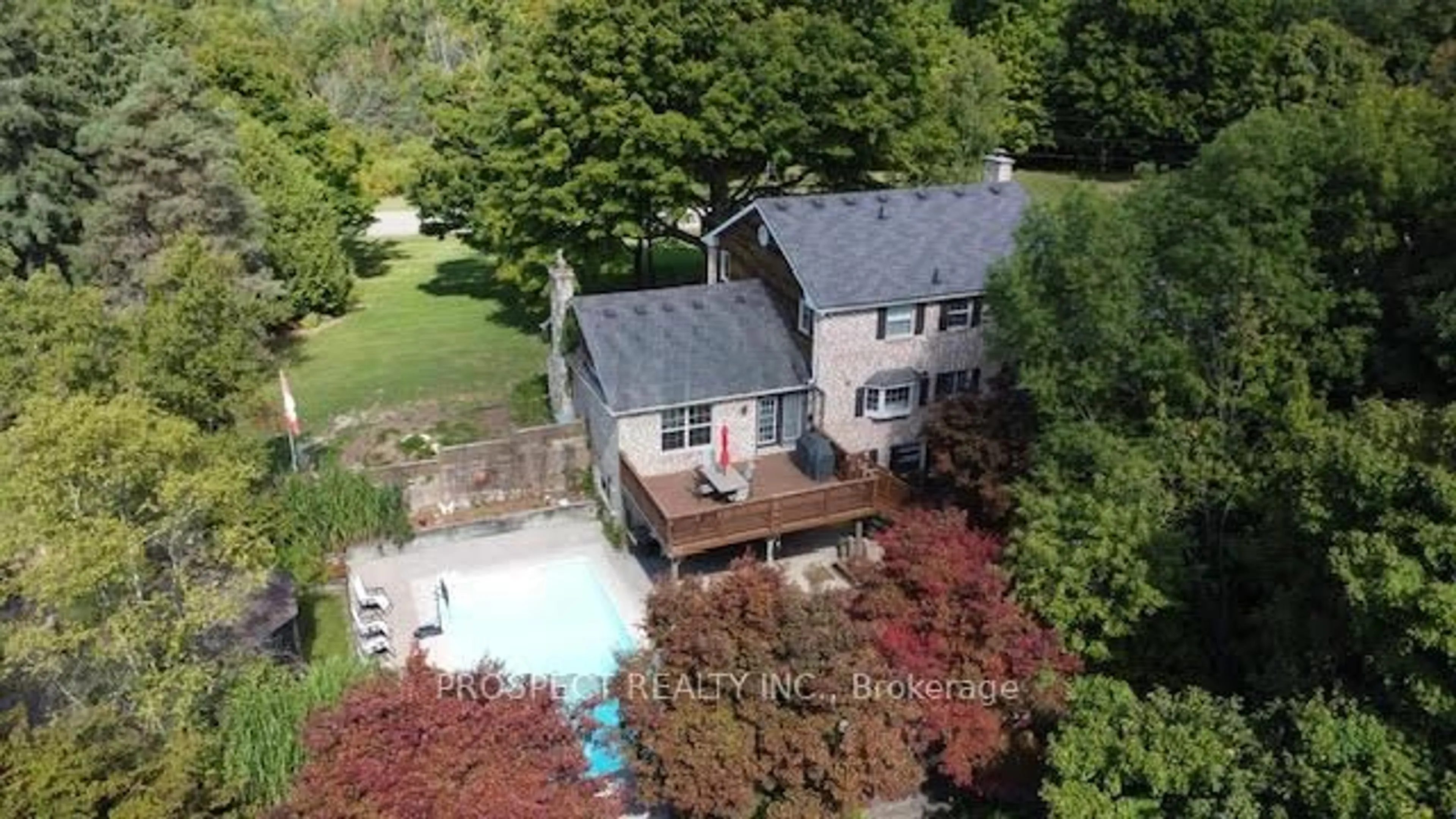 A pic from outside/outdoor area/front of a property/back of a property/a pic from drone, water/lake/river/ocean view for 33 Gibson Lake Dr, Caledon Ontario L7E 4B3