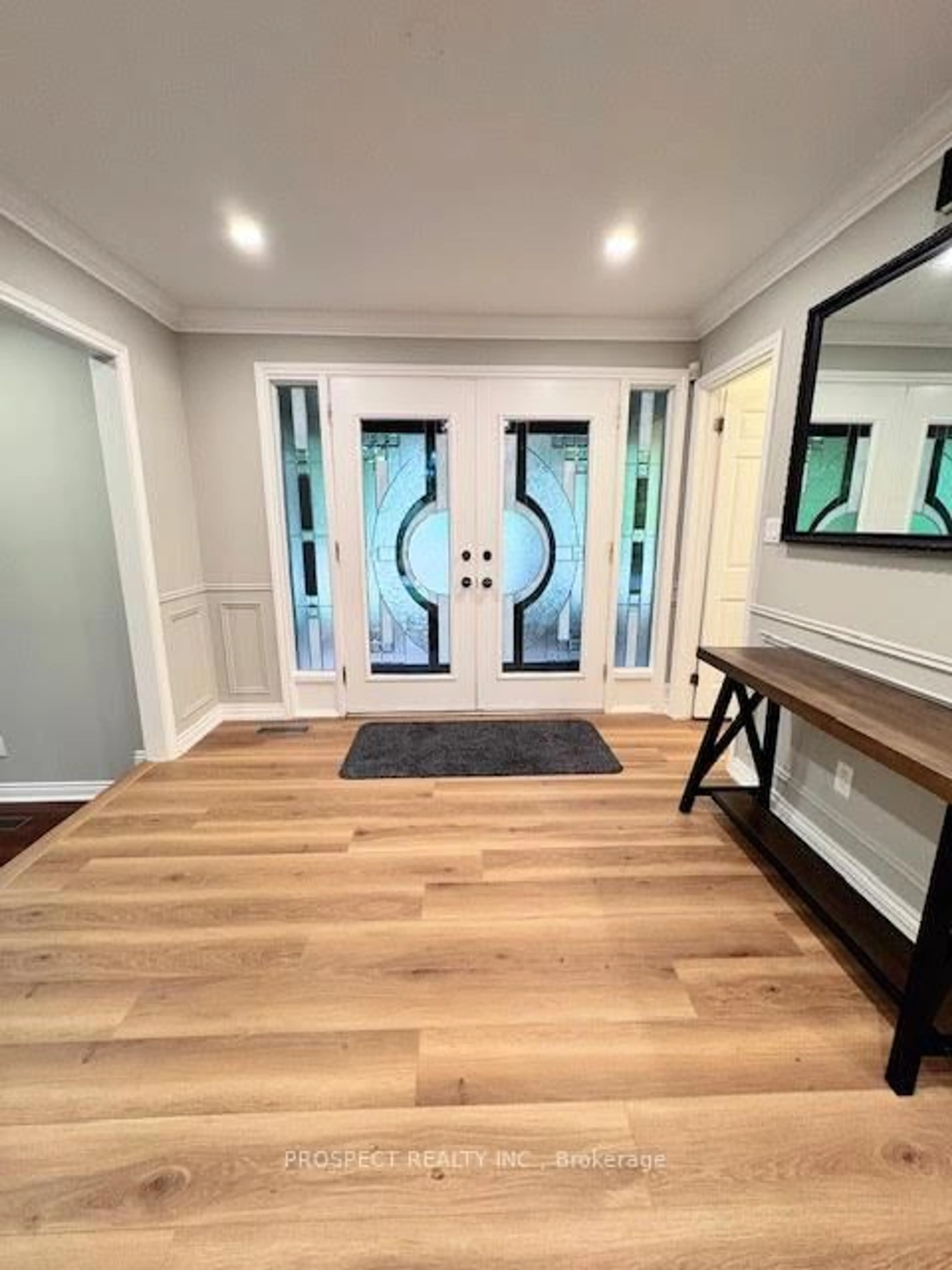 Indoor entryway for 33 Gibson Lake Dr, Caledon Ontario L7E 4B3