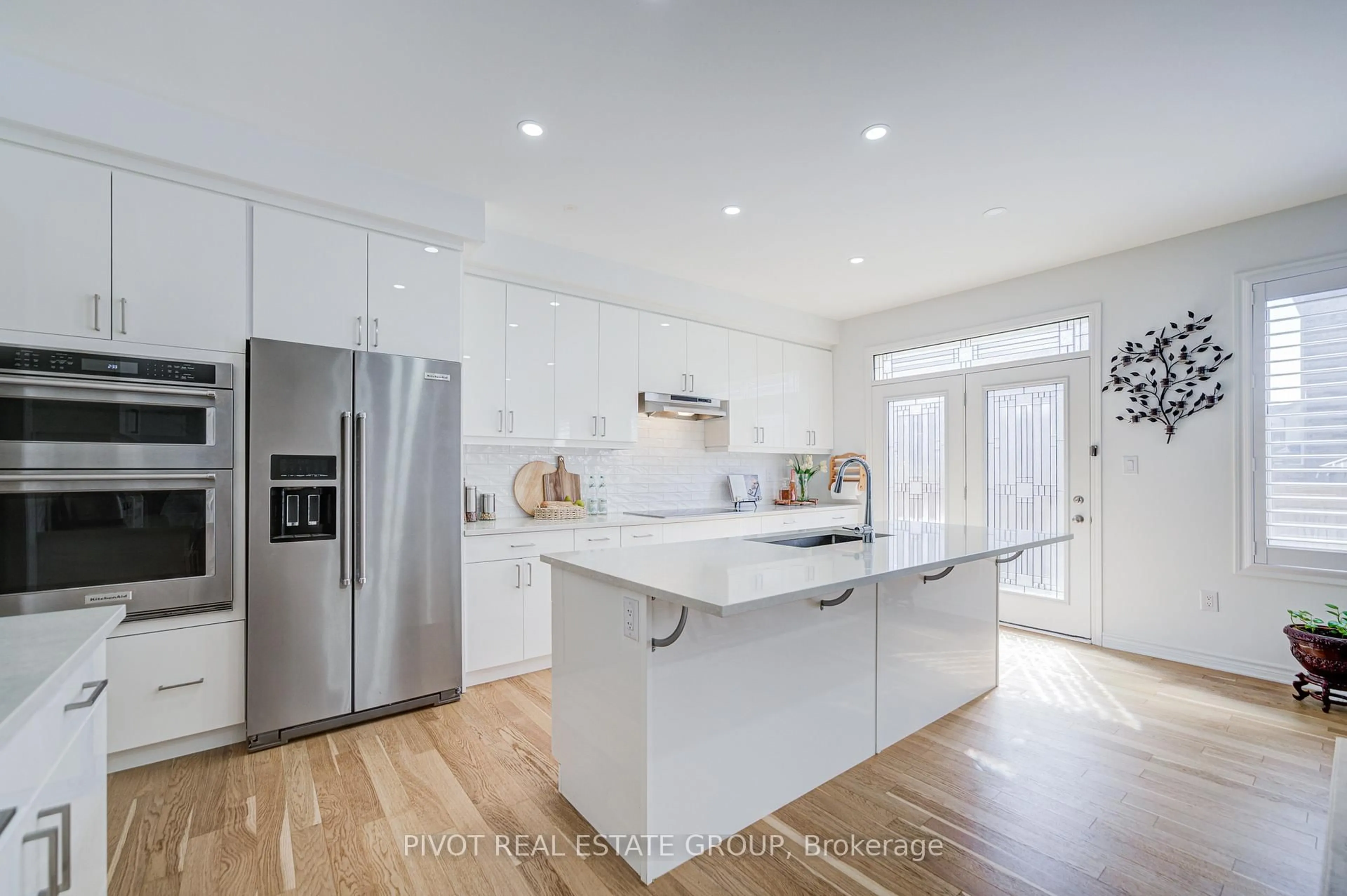 Contemporary kitchen, unknown for 1226 Muskoka Hts, Milton Ontario L9E 1Y6