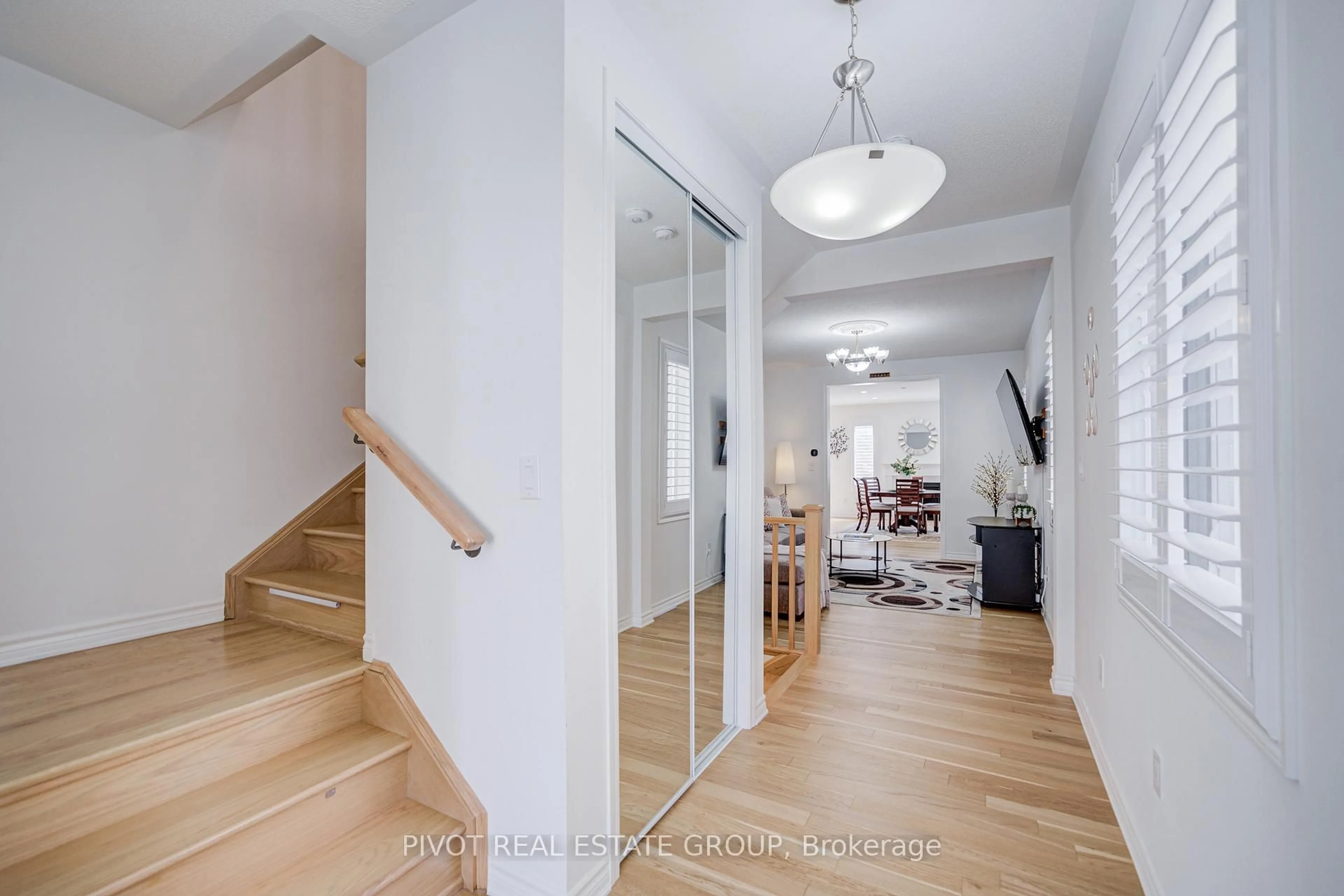 Indoor entryway for 1226 Muskoka Hts, Milton Ontario L9E 1Y6