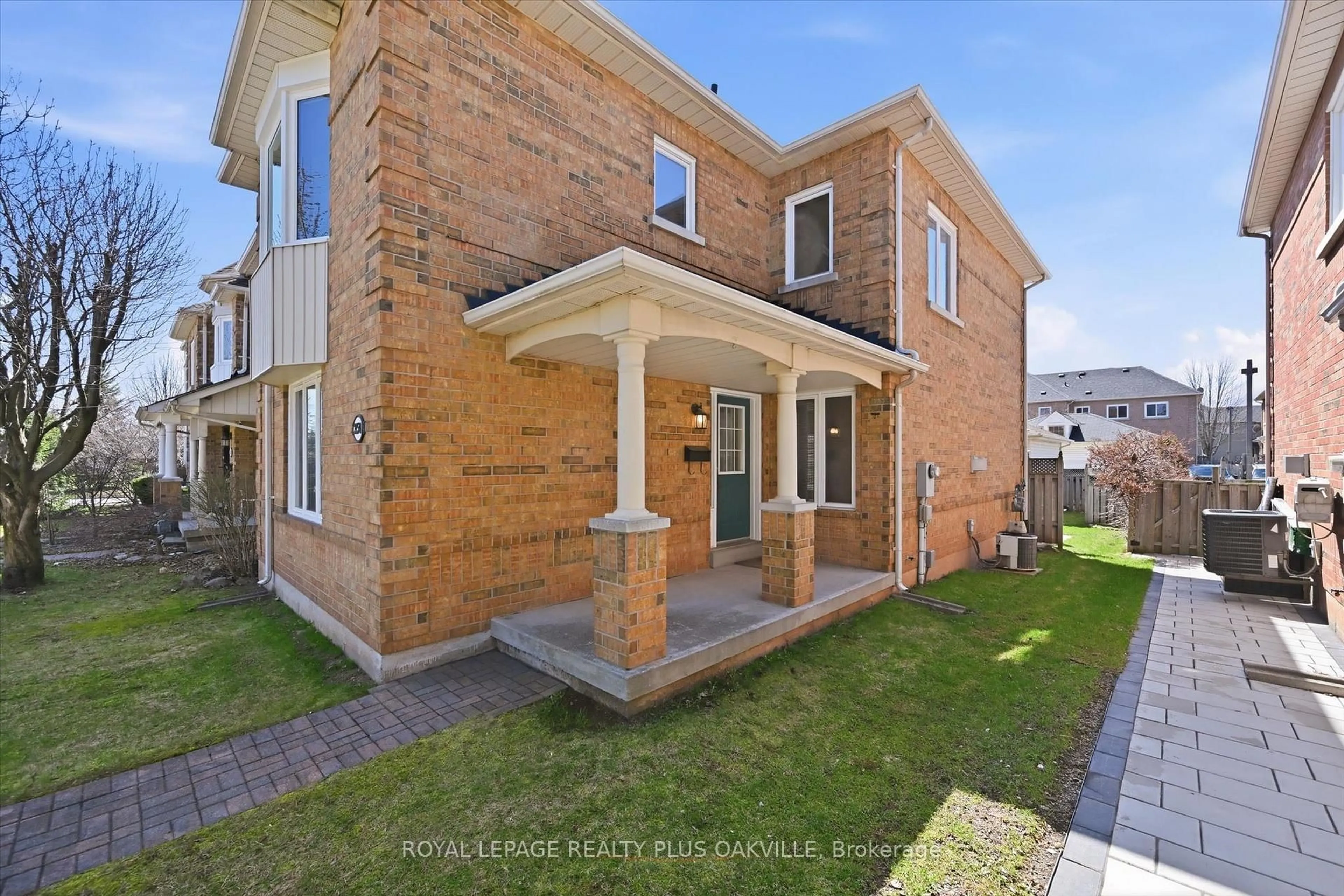Home with brick exterior material, street for 2150 Fourth Line, Oakville Ontario L6M 3T2