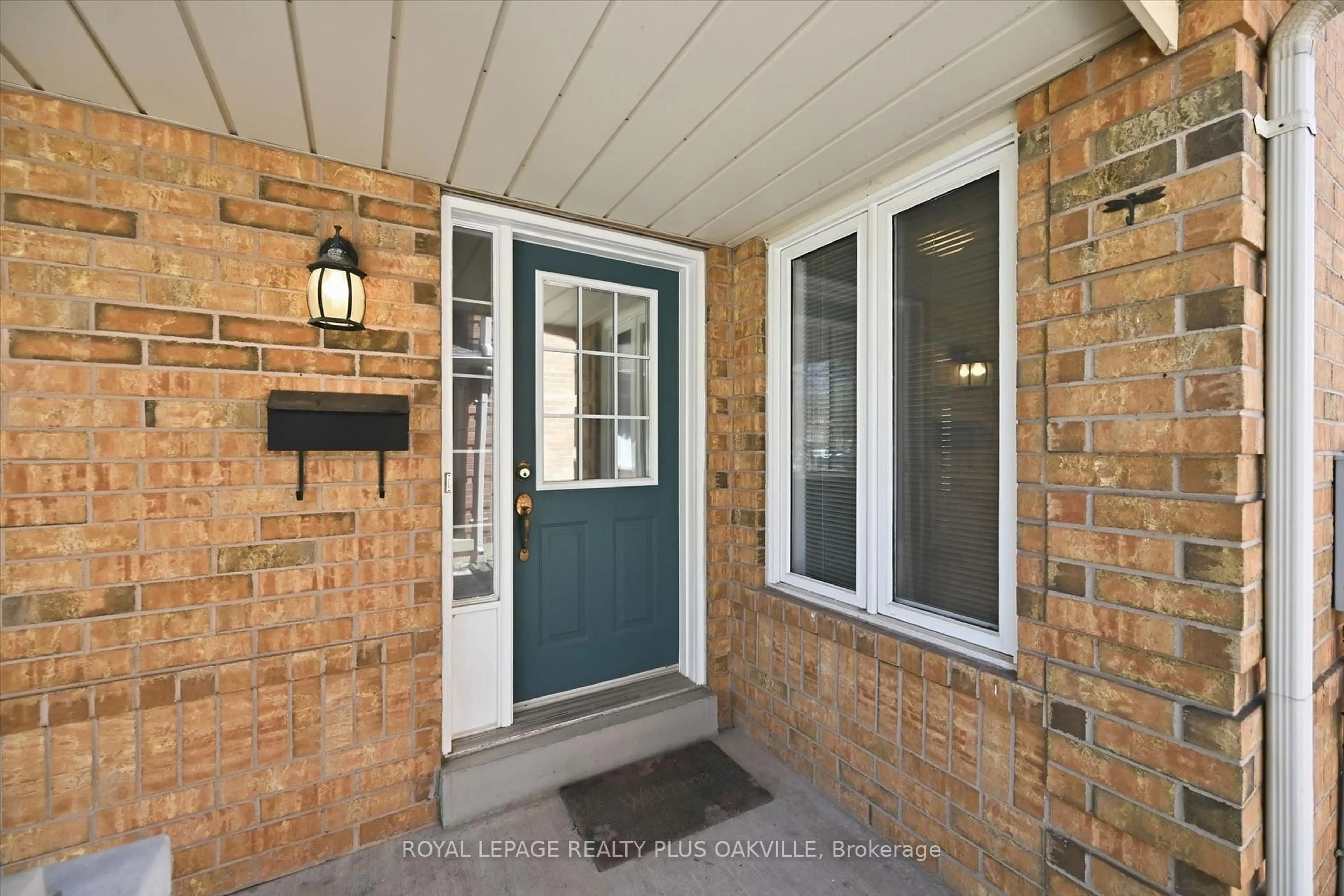 Indoor entryway for 2150 Fourth Line, Oakville Ontario L6M 3T2