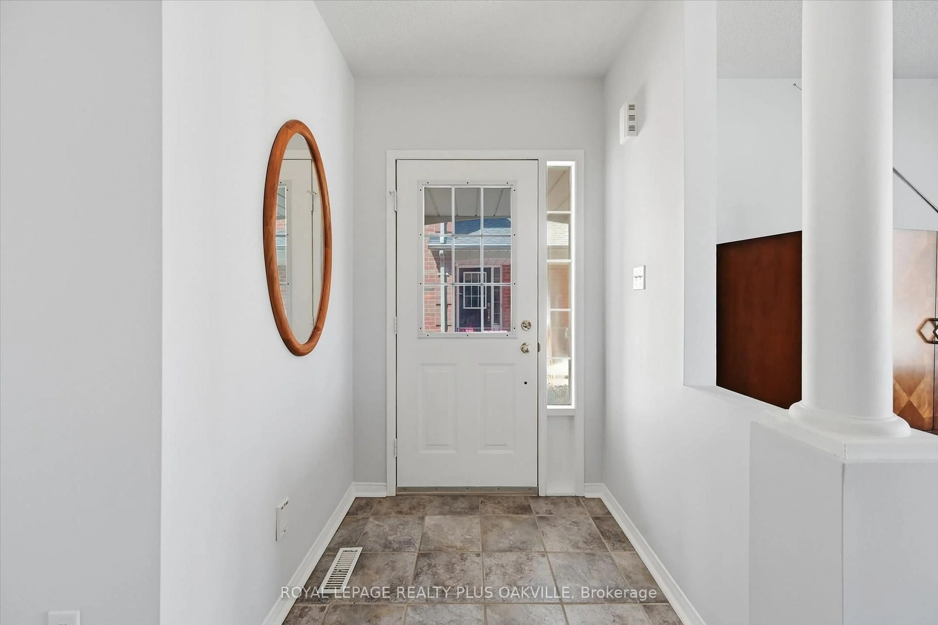 Indoor entryway for 2150 Fourth Line, Oakville Ontario L6M 3T2
